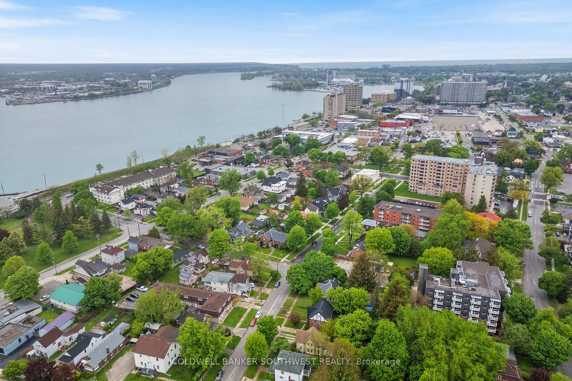 Photo 15 of 156 Queen Street, Sarnia — HOMEH