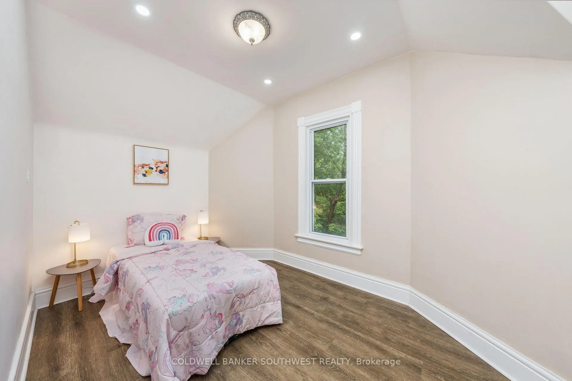 Photo 17 of 156 Queen Street, Sarnia — HOMEH