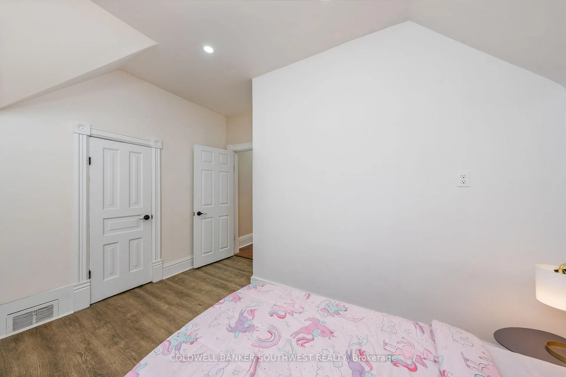 Photo 18 of 156 Queen Street, Sarnia — HOMEH