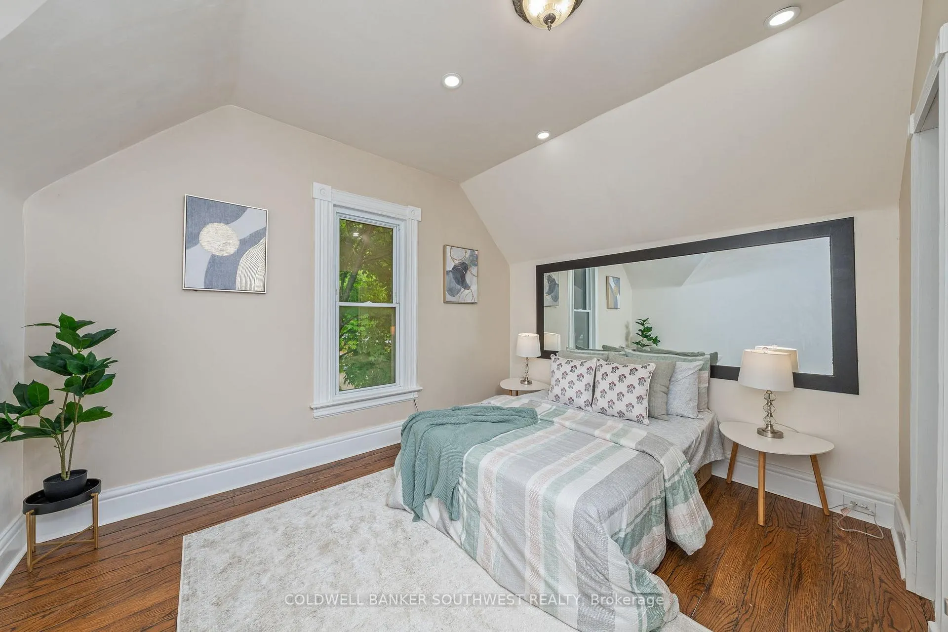 Photo 20 of 156 Queen Street, Sarnia — HOMEH