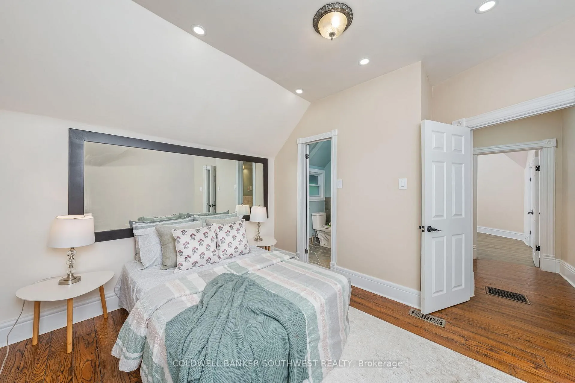 Photo 21 of 156 Queen Street, Sarnia — HOMEH