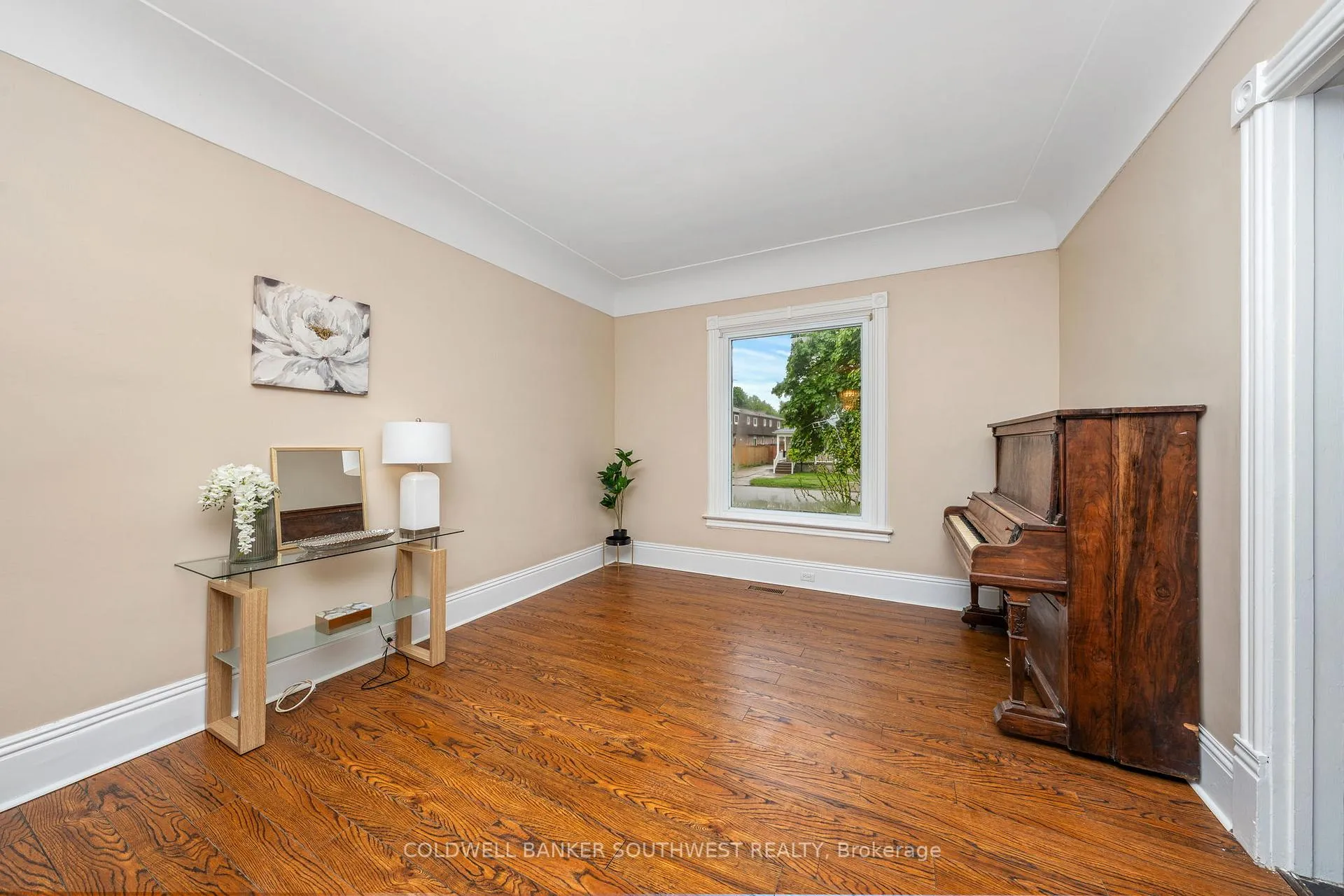Photo 27 of 156 Queen Street, Sarnia — HOMEH