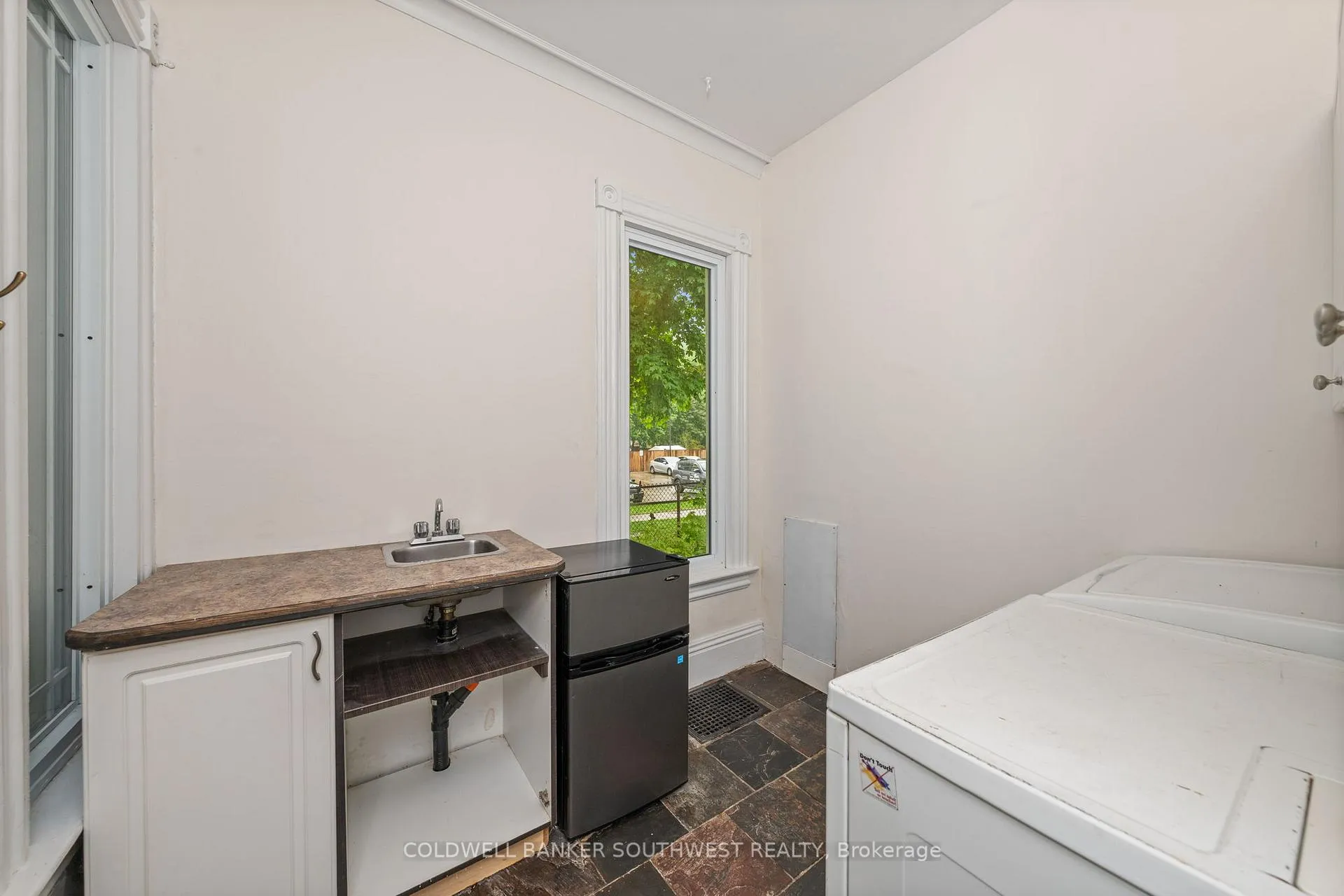 Photo 31 of 156 Queen Street, Sarnia — HOMEH