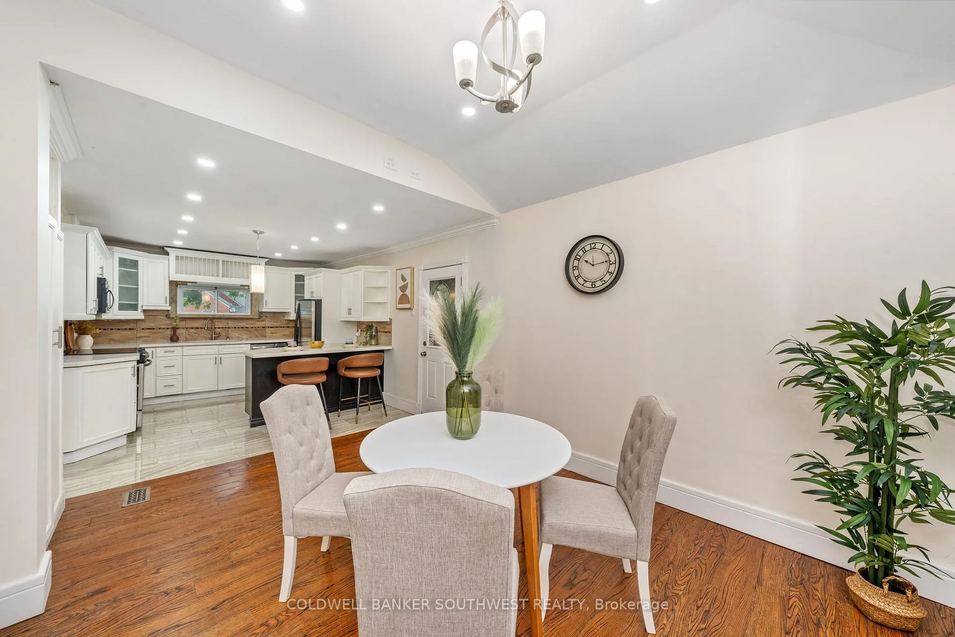 Photo 36 of 156 Queen Street, Sarnia — HOMEH