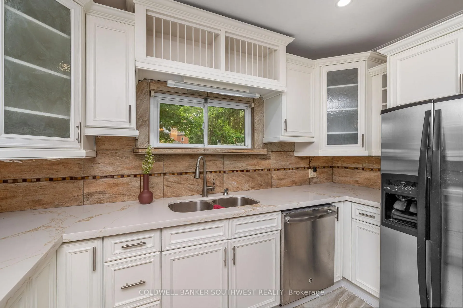 Photo 39 of 156 Queen Street, Sarnia — HOMEH