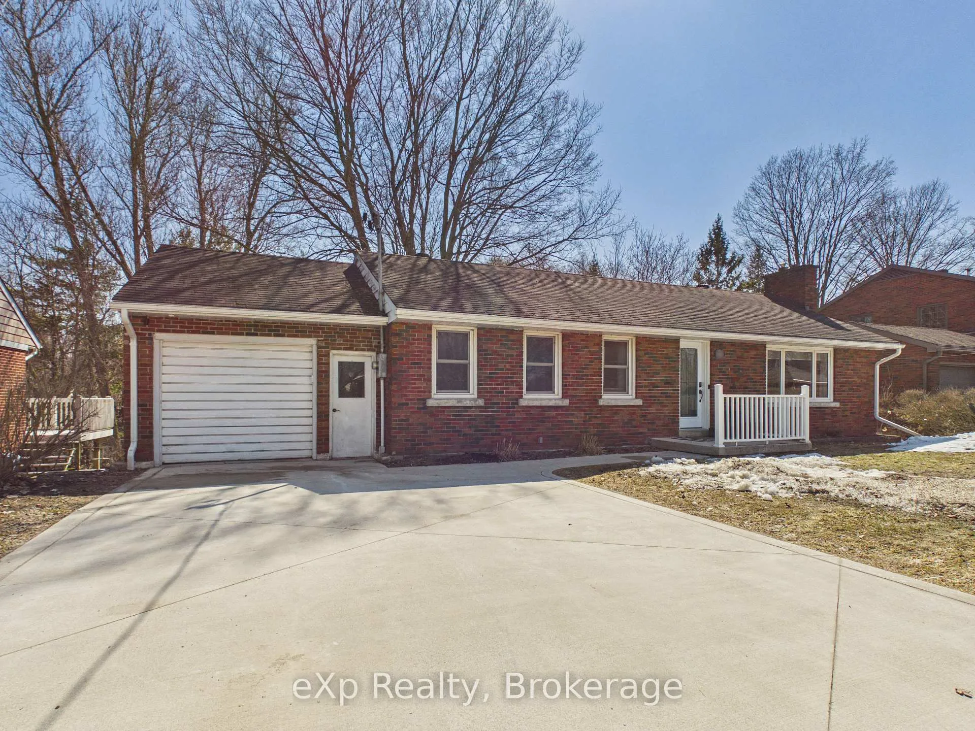 Photo 2 of 40 Johnstone Boulevard, Brockton — HOMEH