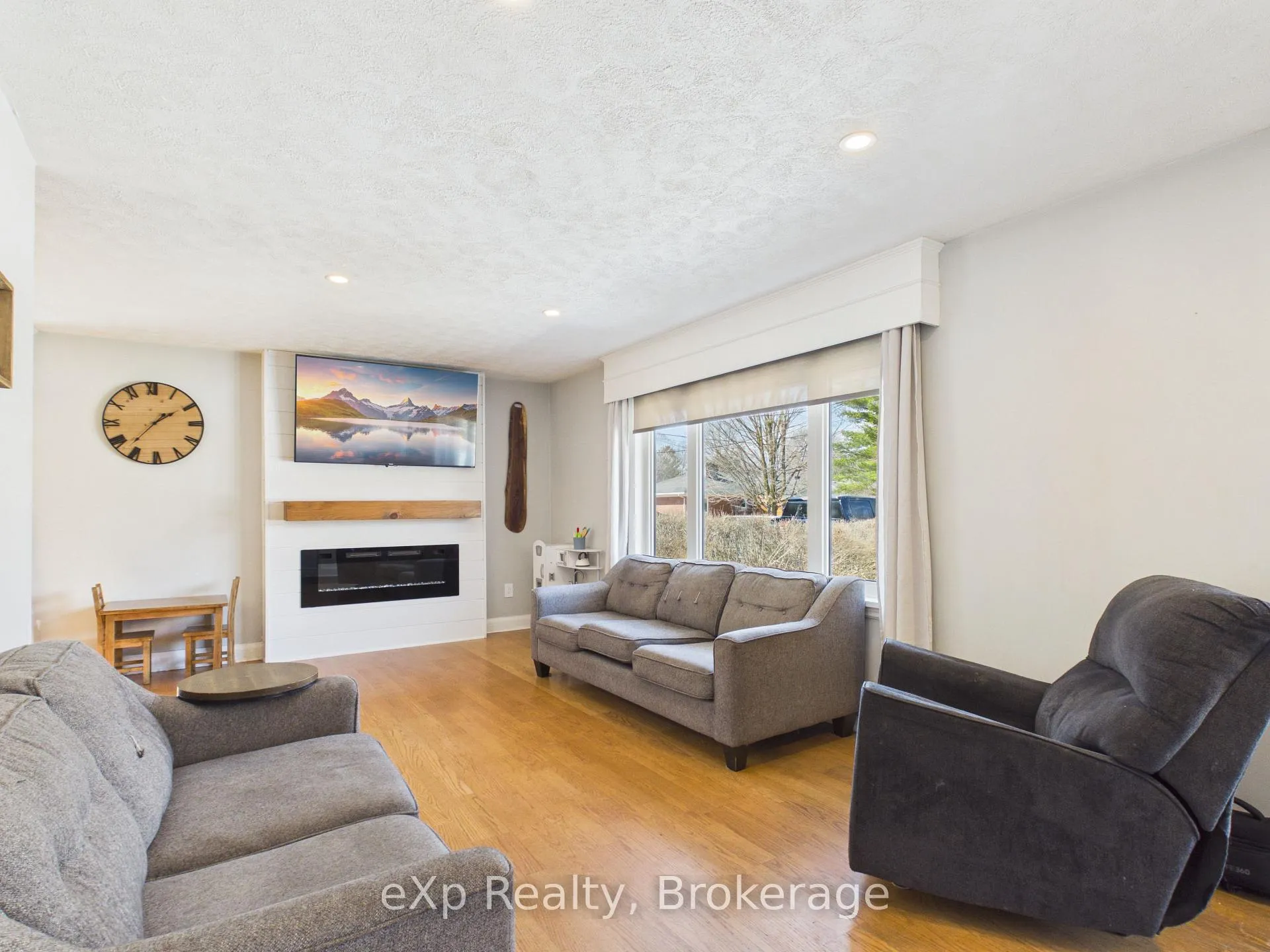 Photo 4 of 40 Johnstone Boulevard, Brockton — HOMEH