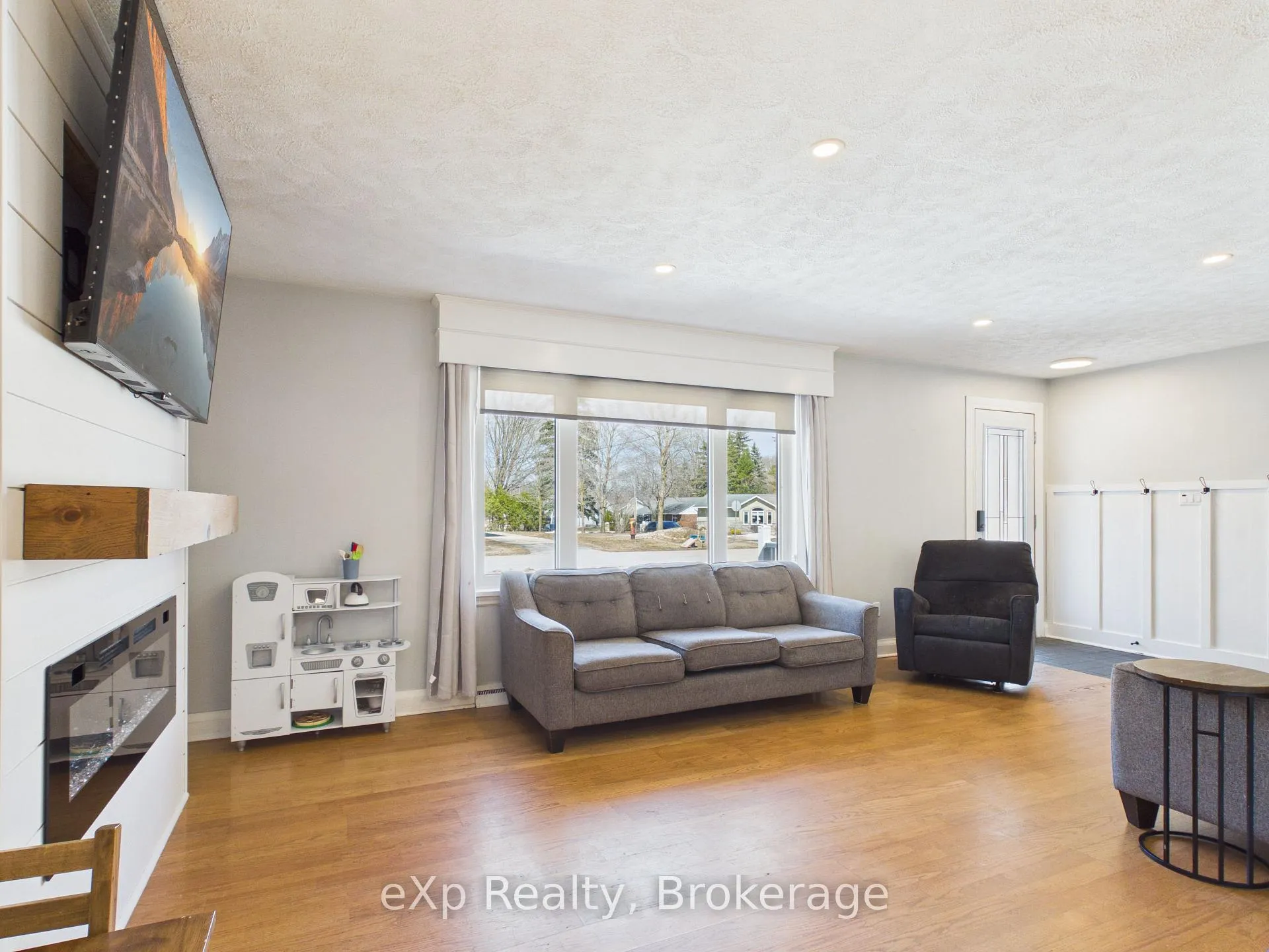 Photo 6 of 40 Johnstone Boulevard, Brockton — HOMEH