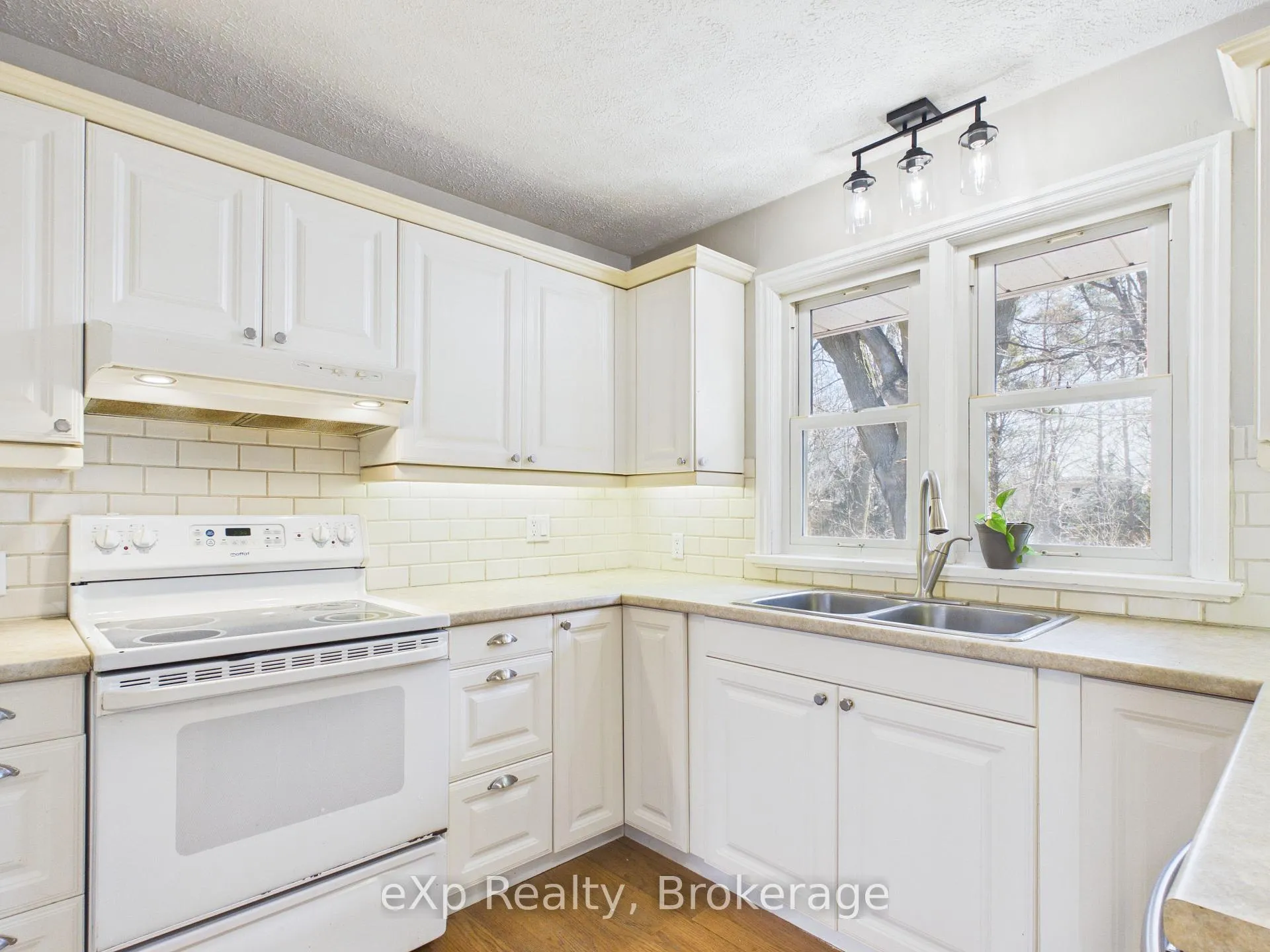 Photo 15 of 40 Johnstone Boulevard, Brockton — HOMEH