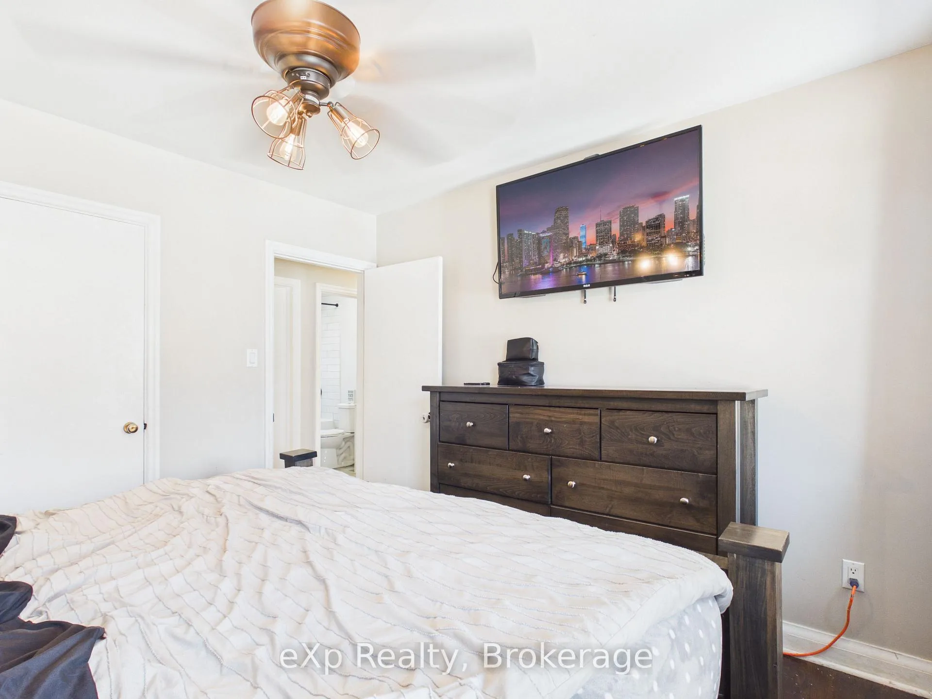 Photo 20 of 40 Johnstone Boulevard, Brockton — HOMEH