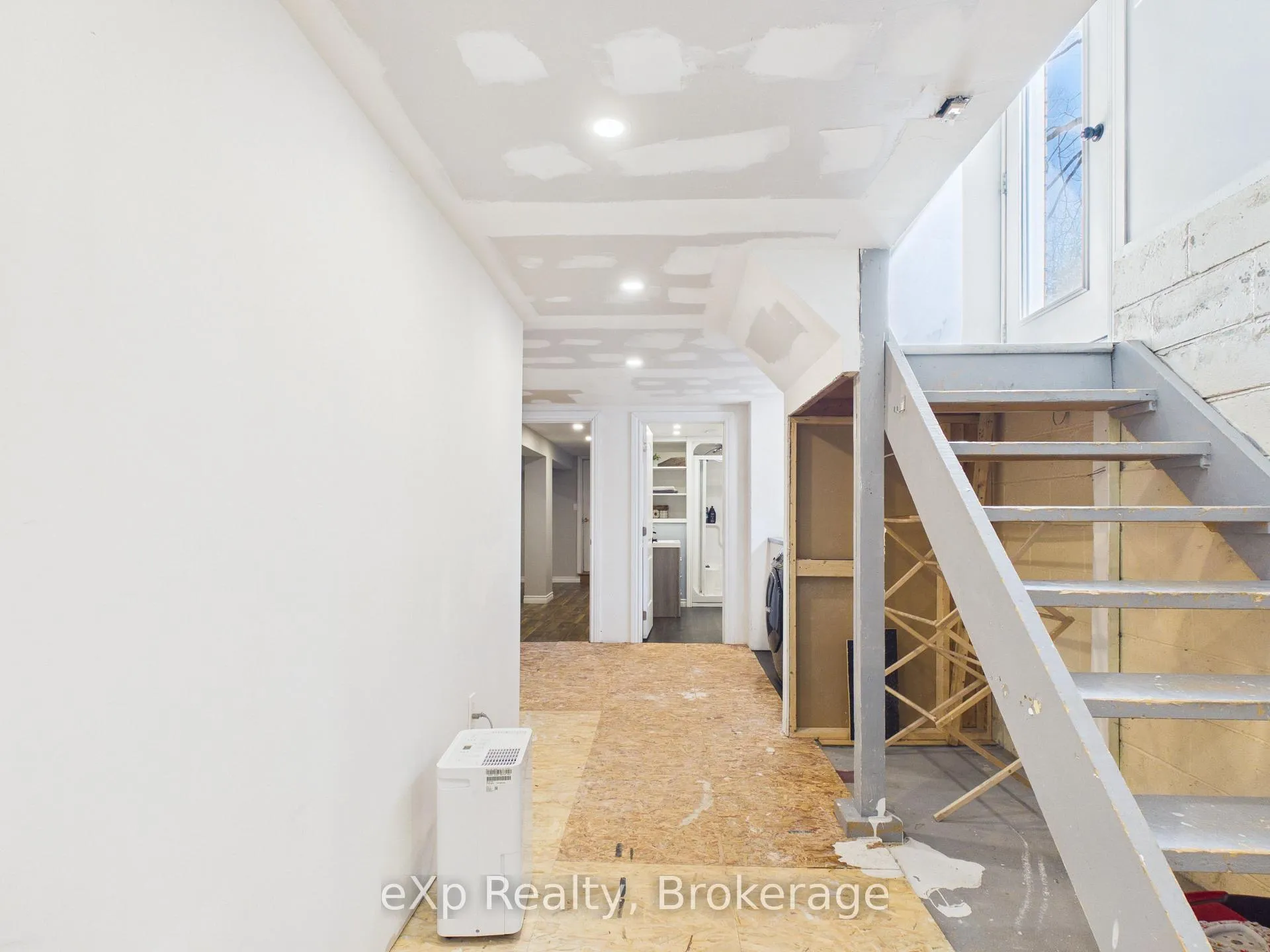 Photo 24 of 40 Johnstone Boulevard, Brockton — HOMEH