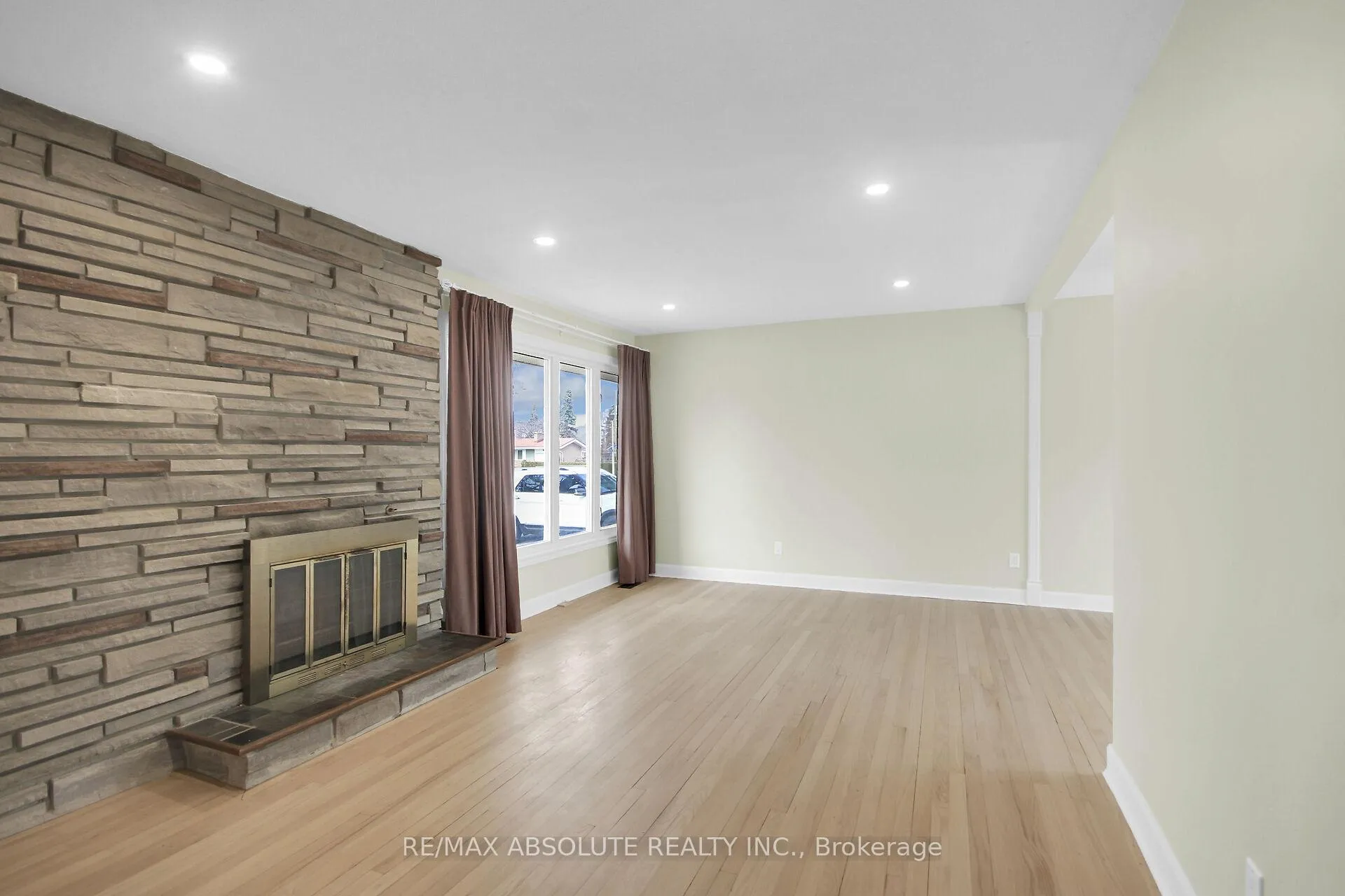 Photo 4 of 60 Foothills Drive, Ottawa, Lynwood Village — HOMEH