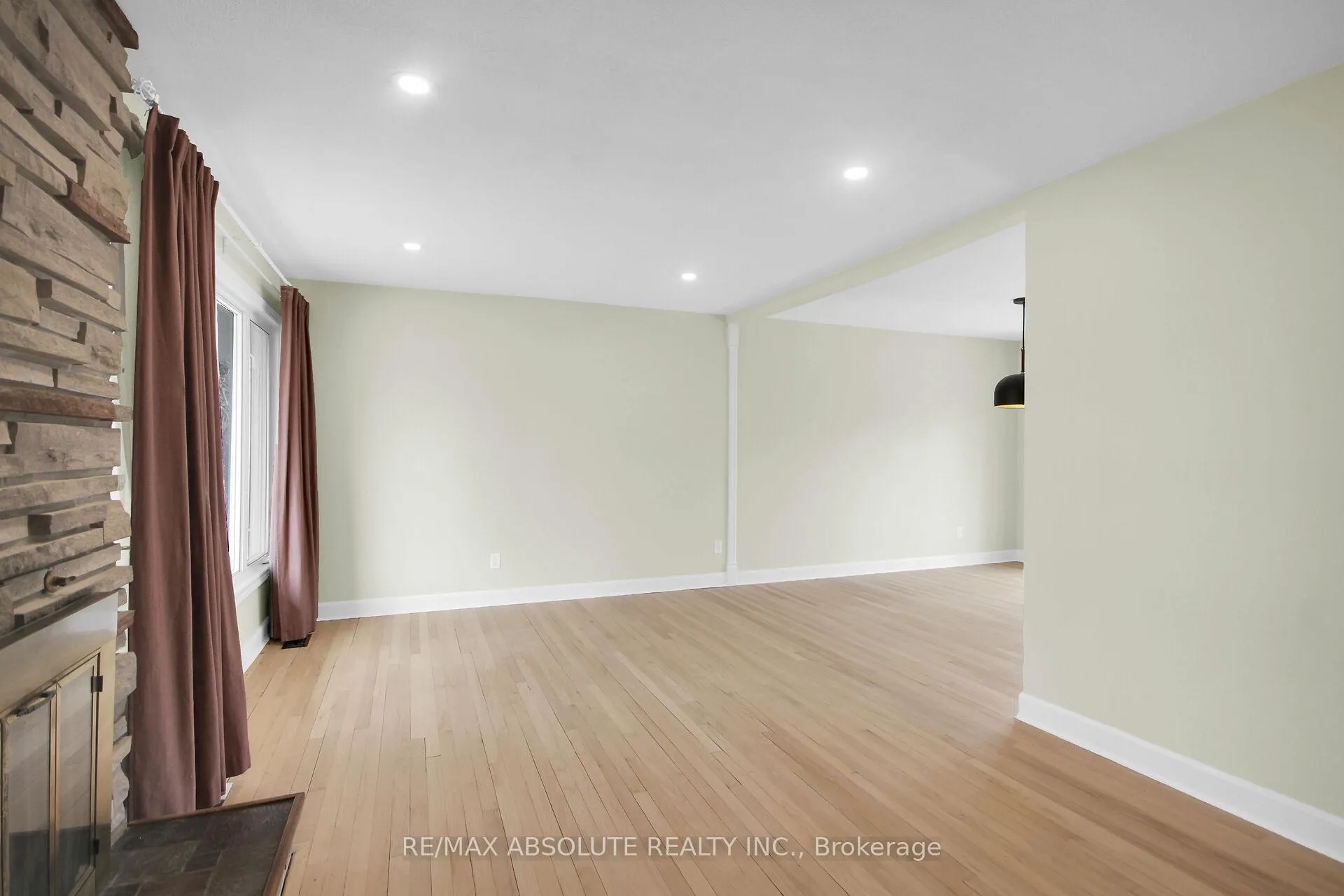 Photo 5 of 60 Foothills Drive, Ottawa, Lynwood Village — HOMEH