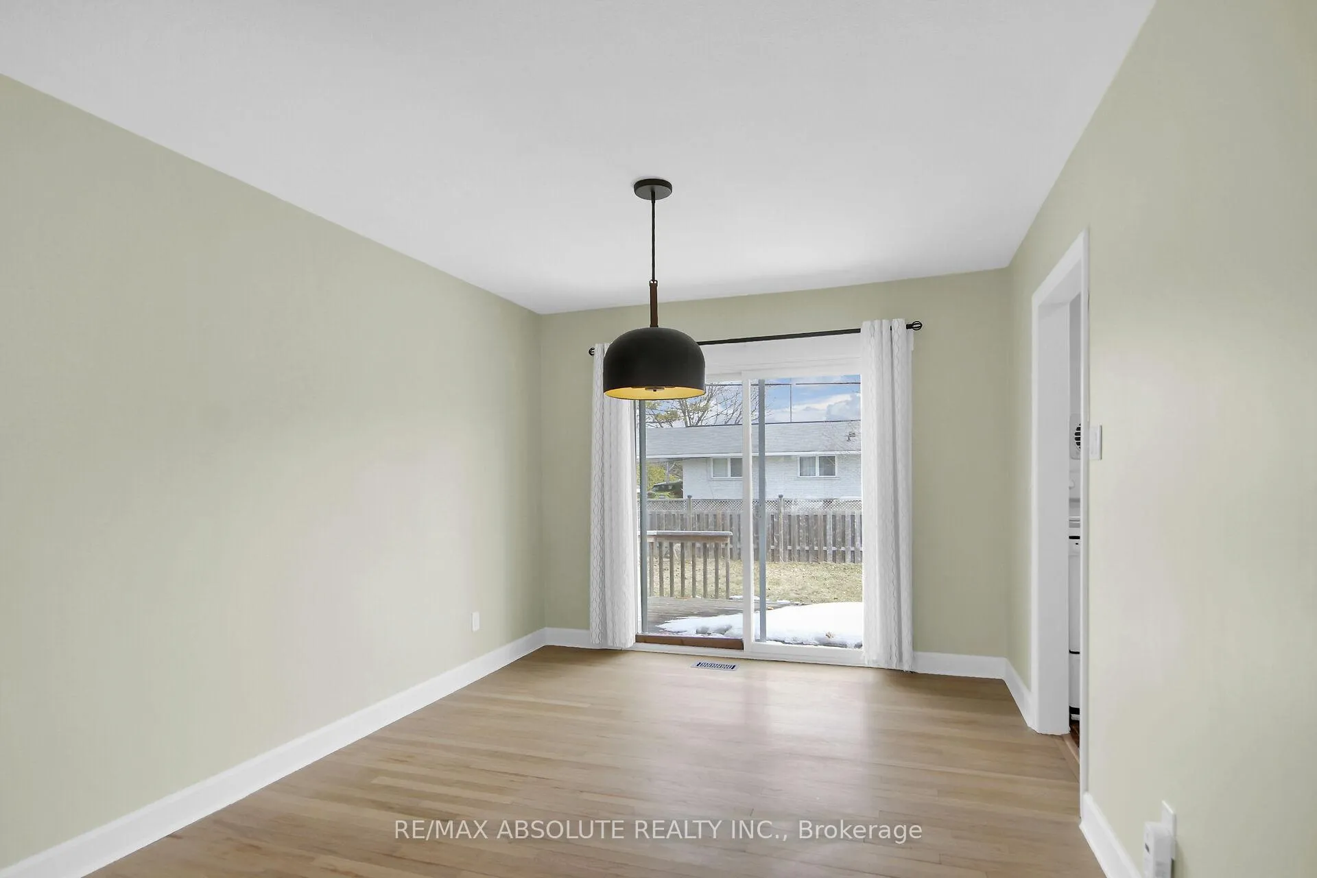Photo 11 of 60 Foothills Drive, Ottawa, Lynwood Village — HOMEH
