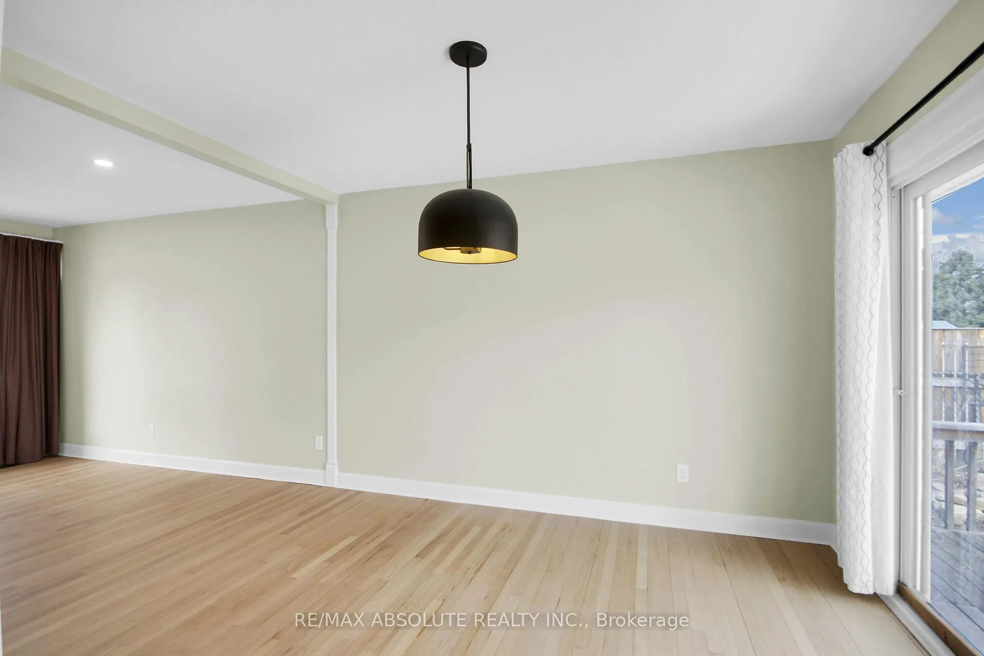 Photo 13 of 60 Foothills Drive, Ottawa, Lynwood Village — HOMEH