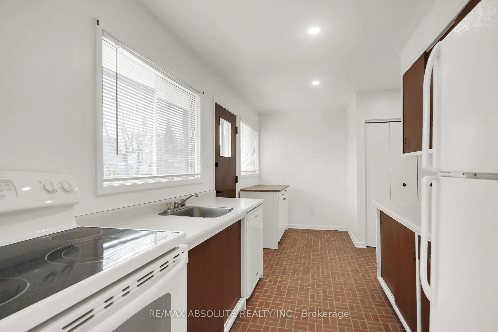 Photo 16 of 60 Foothills Drive, Ottawa, Lynwood Village — HOMEH