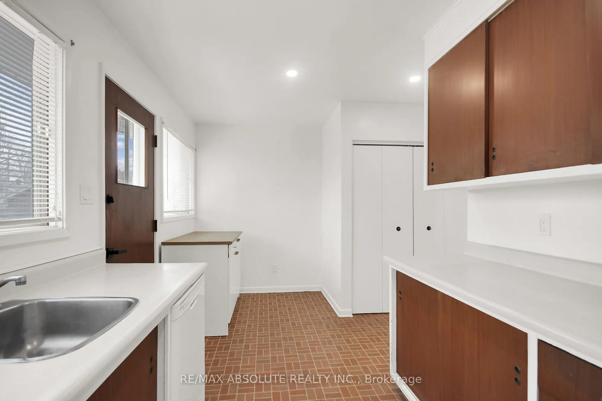Photo 17 of 60 Foothills Drive, Ottawa, Lynwood Village — HOMEH