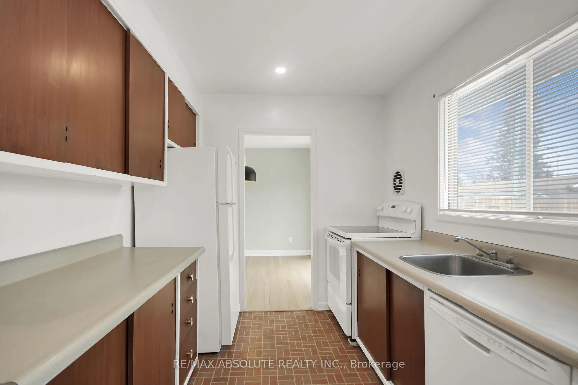 Photo 19 of 60 Foothills Drive, Ottawa, Lynwood Village — HOMEH