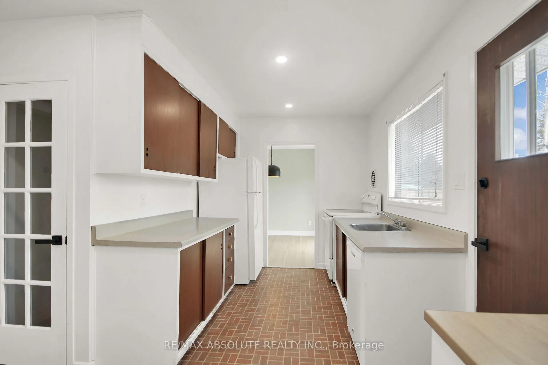 Photo 20 of 60 Foothills Drive, Ottawa, Lynwood Village — HOMEH