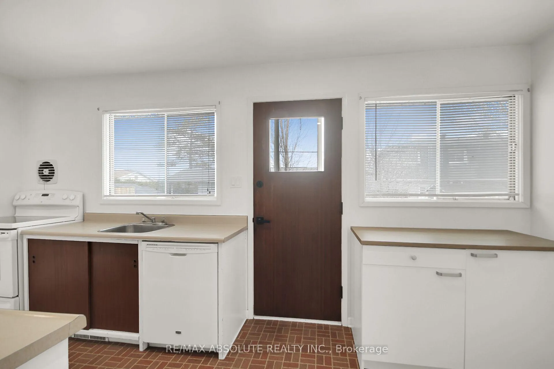 Photo 21 of 60 Foothills Drive, Ottawa, Lynwood Village — HOMEH