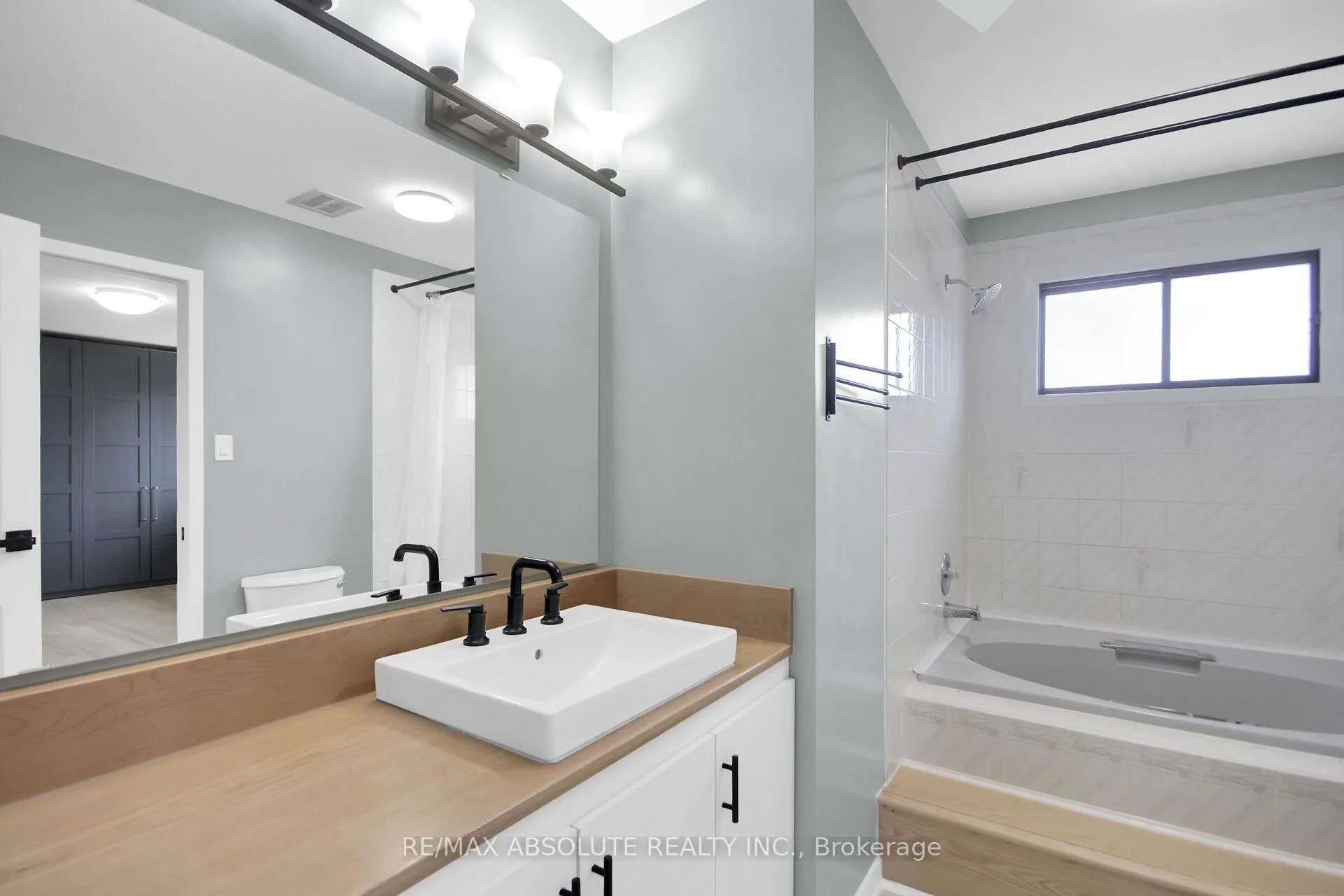 Photo 24 of 60 Foothills Drive, Ottawa, Lynwood Village — HOMEH