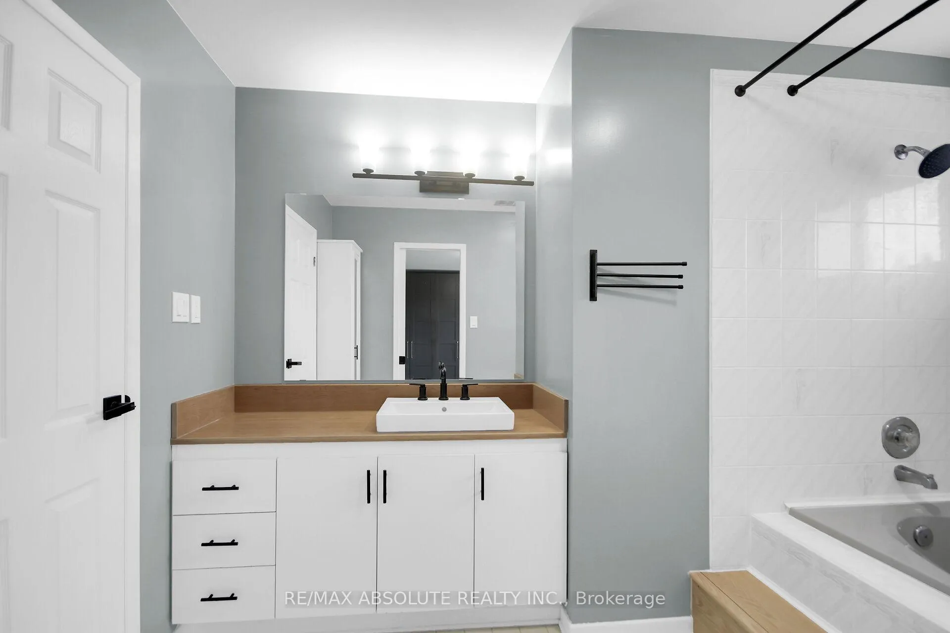 Photo 25 of 60 Foothills Drive, Ottawa, Lynwood Village — HOMEH
