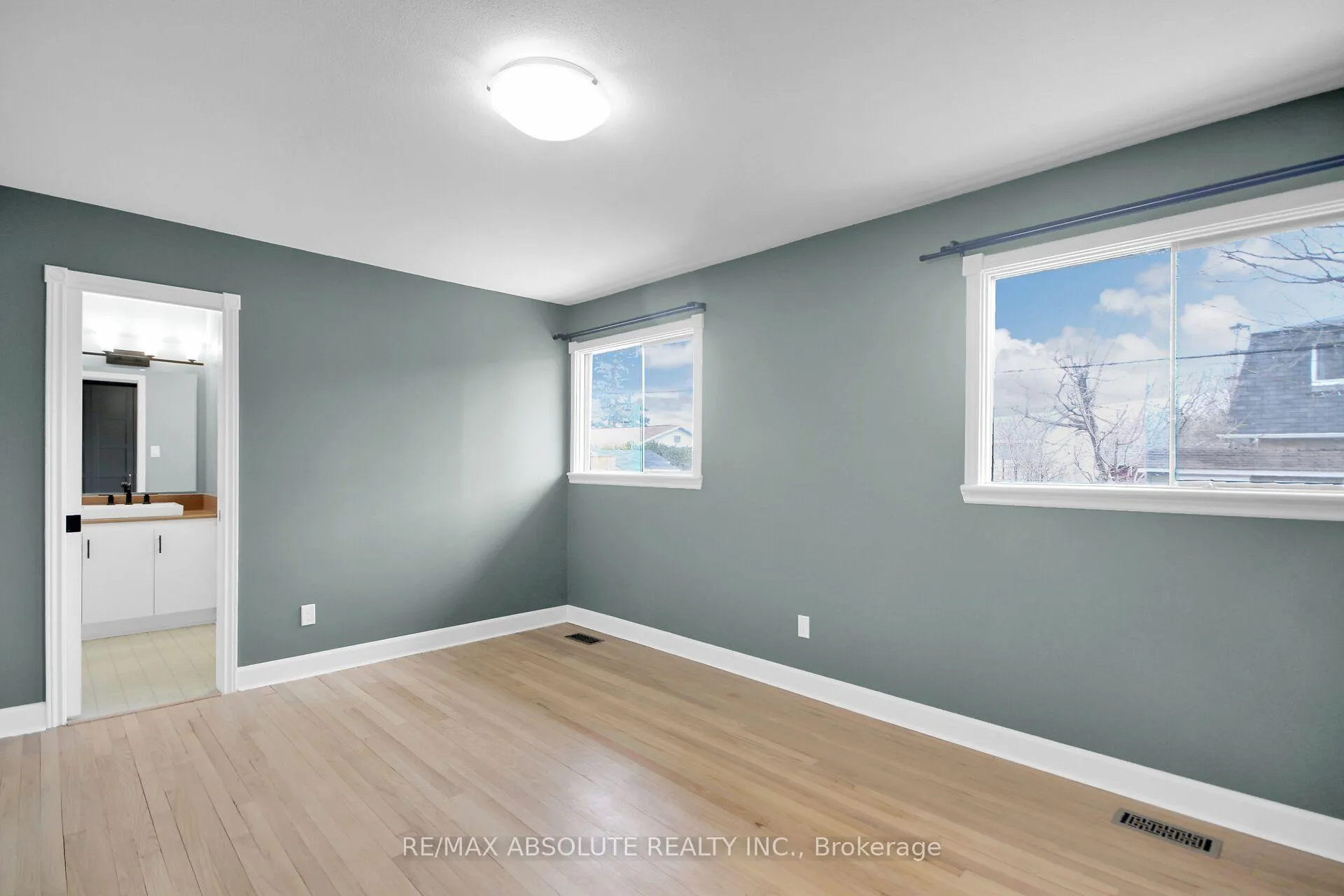 Photo 30 of 60 Foothills Drive, Ottawa, Lynwood Village — HOMEH