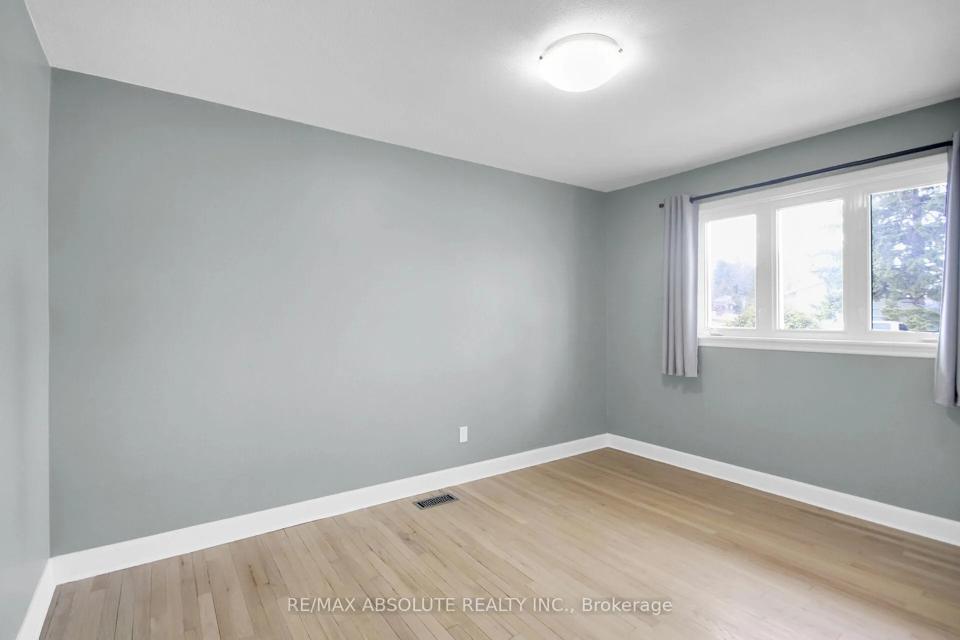 Photo 32 of 60 Foothills Drive, Ottawa, Lynwood Village — HOMEH