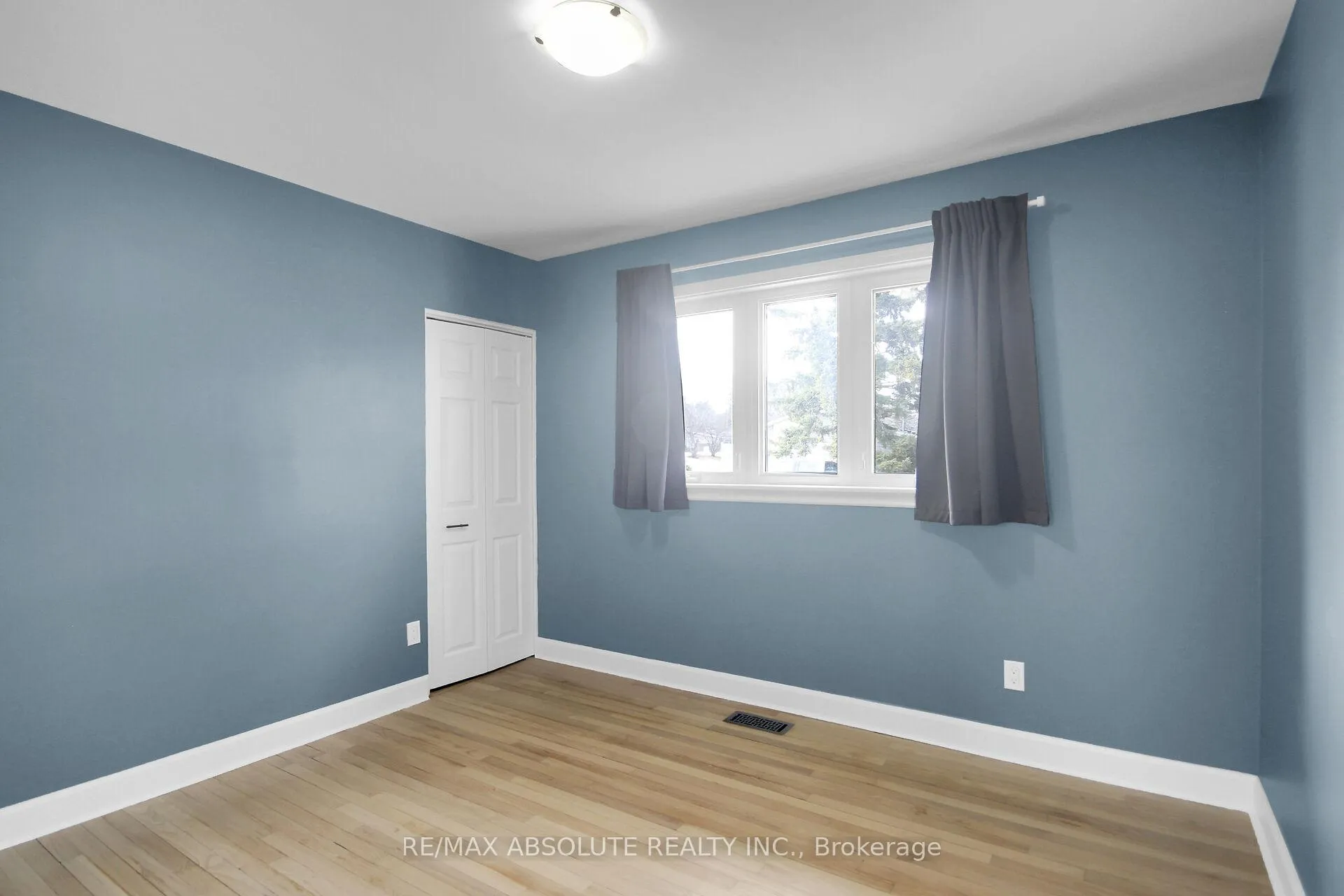 Photo 34 of 60 Foothills Drive, Ottawa, Lynwood Village — HOMEH