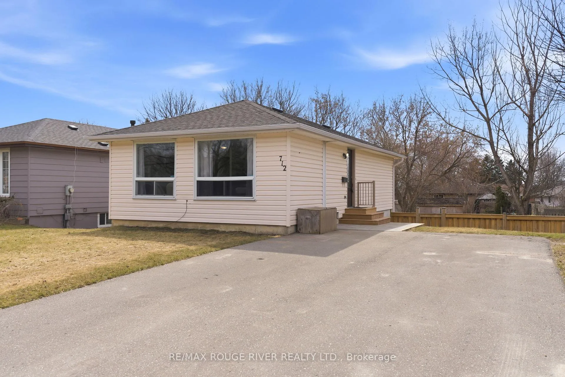 Photo 1 of 712 Grandview Drive, Oshawa, Donevan — HOMEH