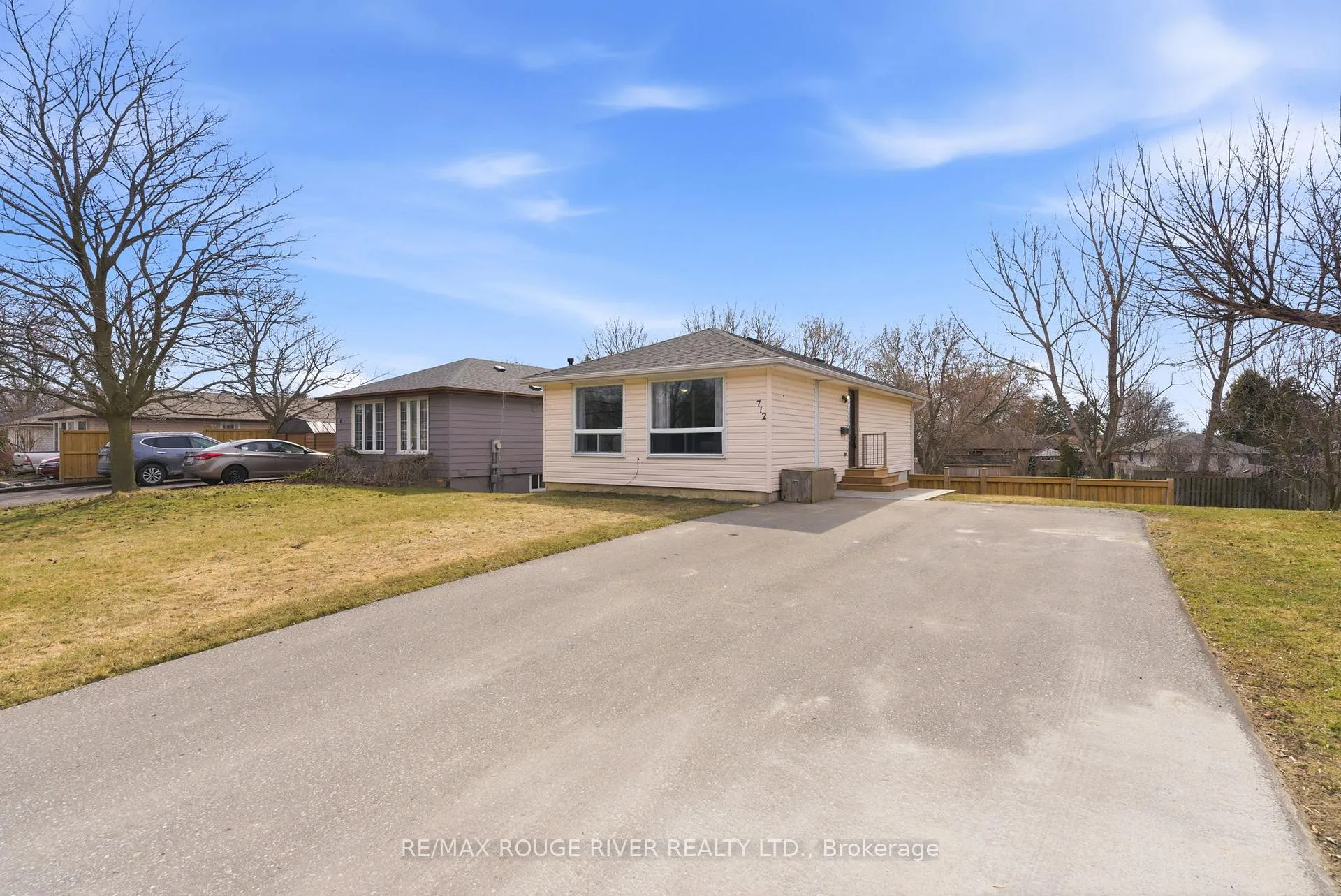 Photo 2 of 712 Grandview Drive, Oshawa, Donevan — HOMEH