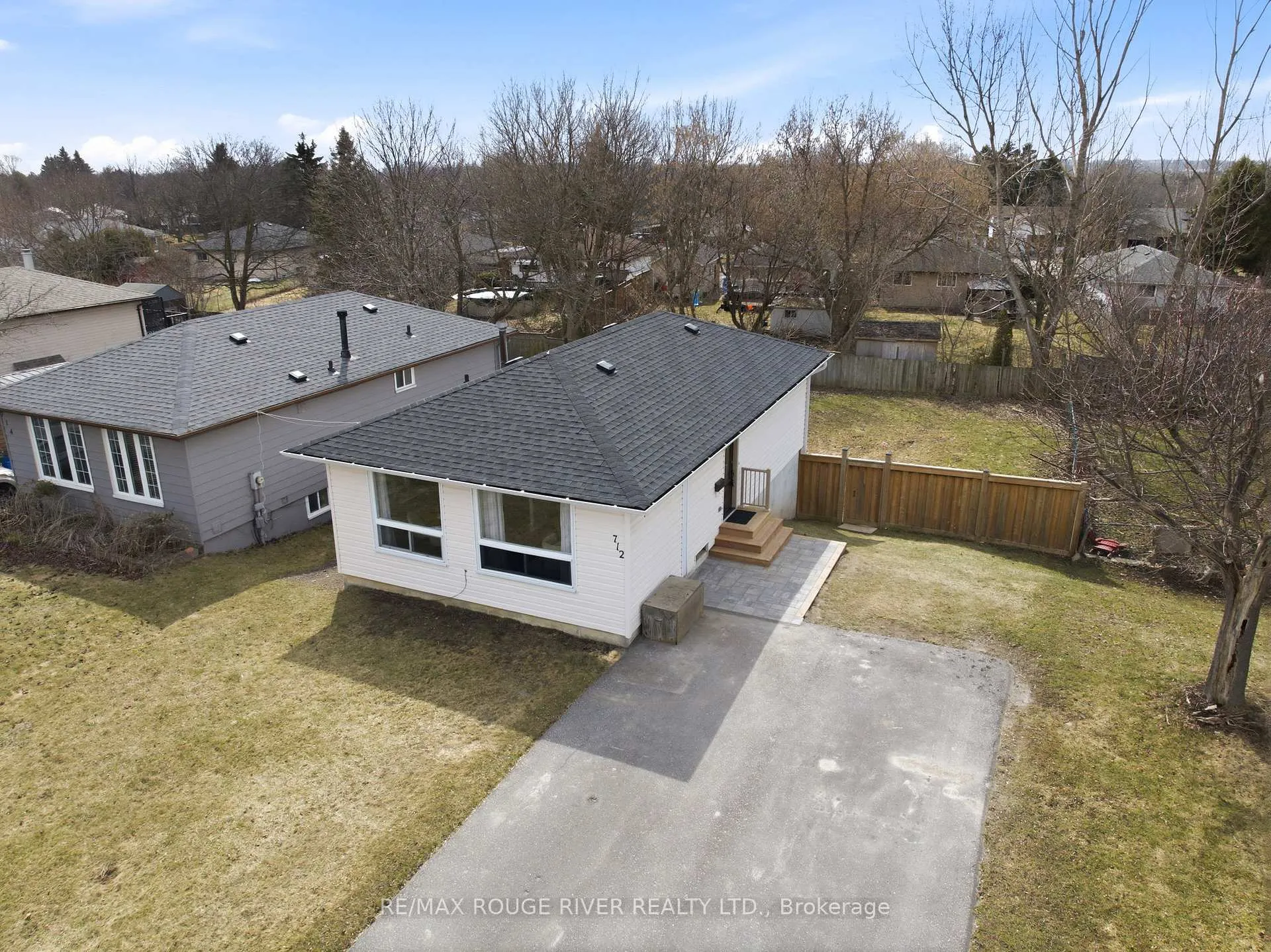 Photo 3 of 712 Grandview Drive, Oshawa, Donevan — HOMEH