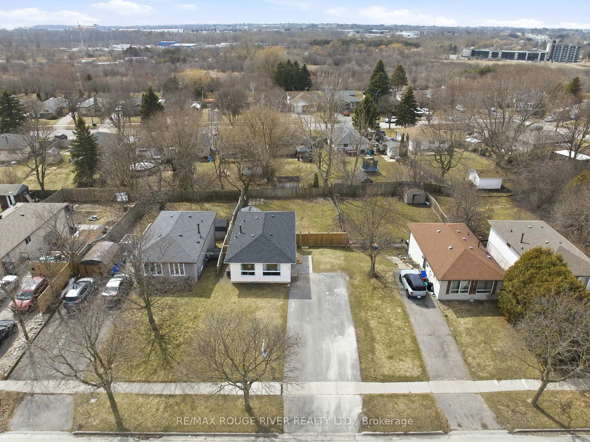 Photo 5 of 712 Grandview Drive, Oshawa, Donevan — HOMEH