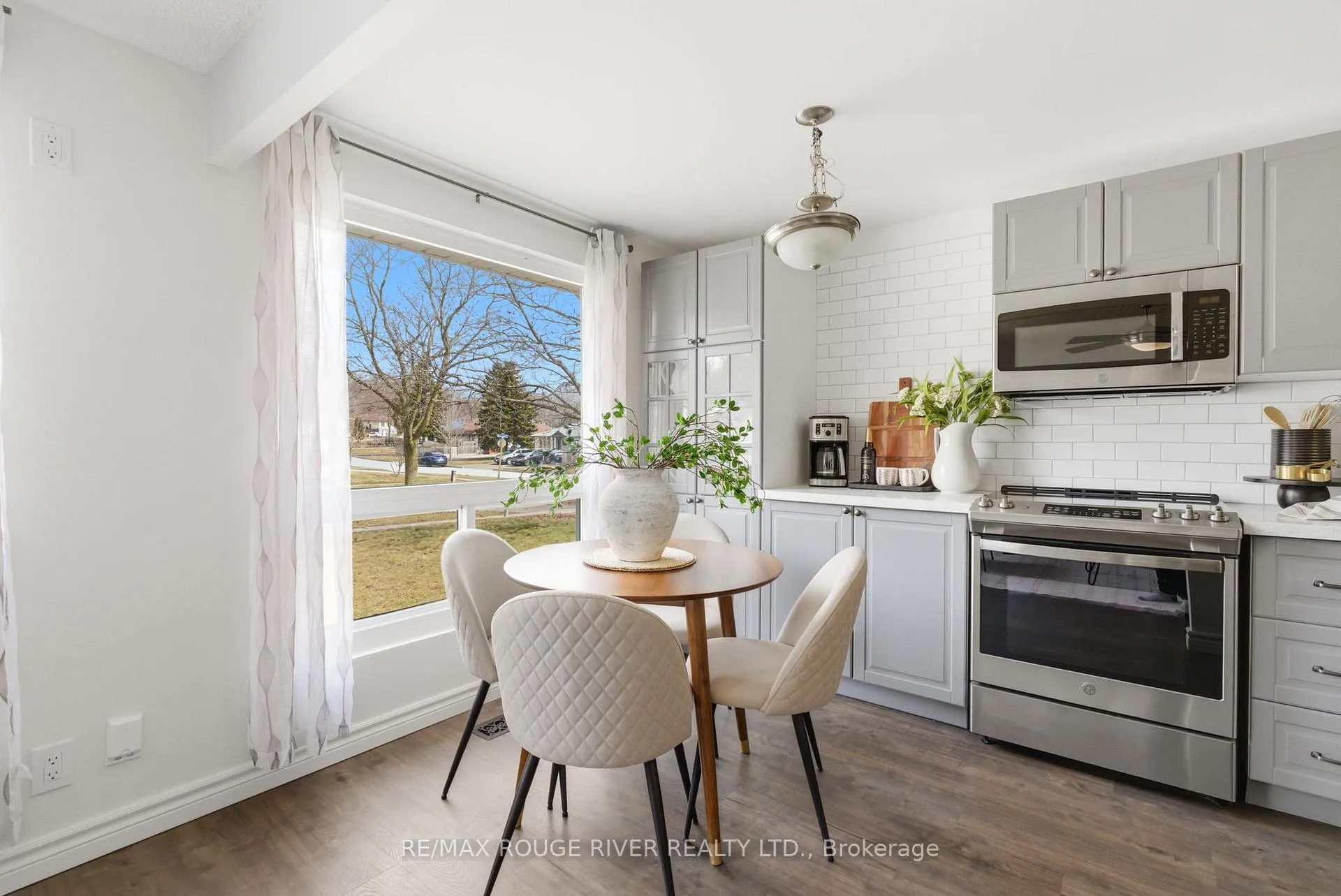 Photo 14 of 712 Grandview Drive, Oshawa, Donevan — HOMEH