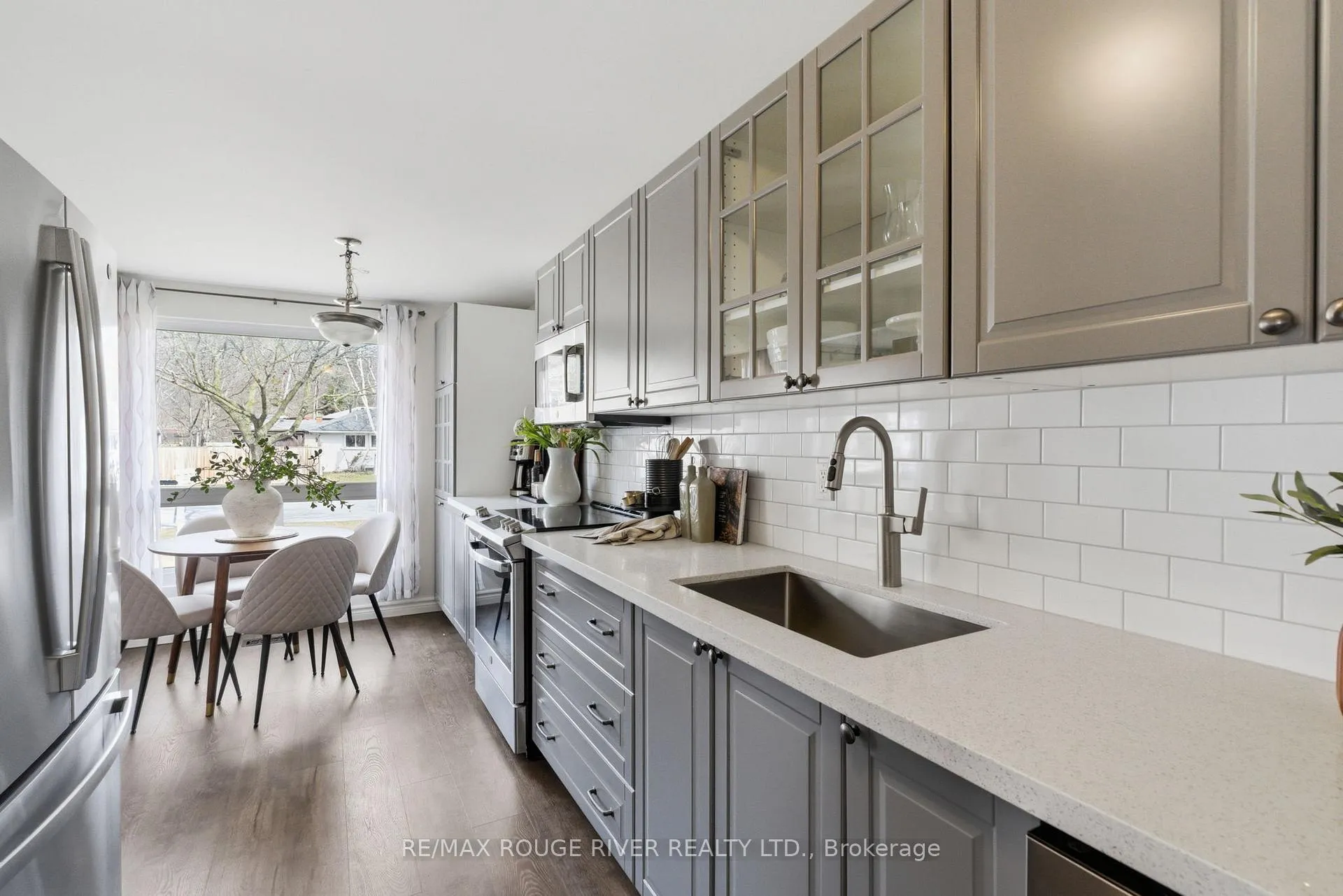 Photo 17 of 712 Grandview Drive, Oshawa, Donevan — HOMEH
