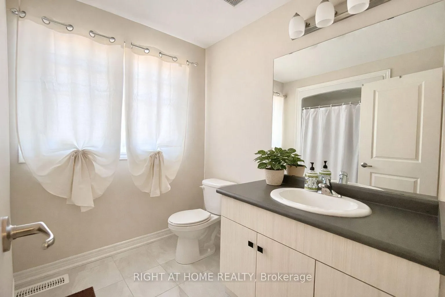 Photo 7 of 661 Julia Drive, Welland, Coyle Creek — HOMEH