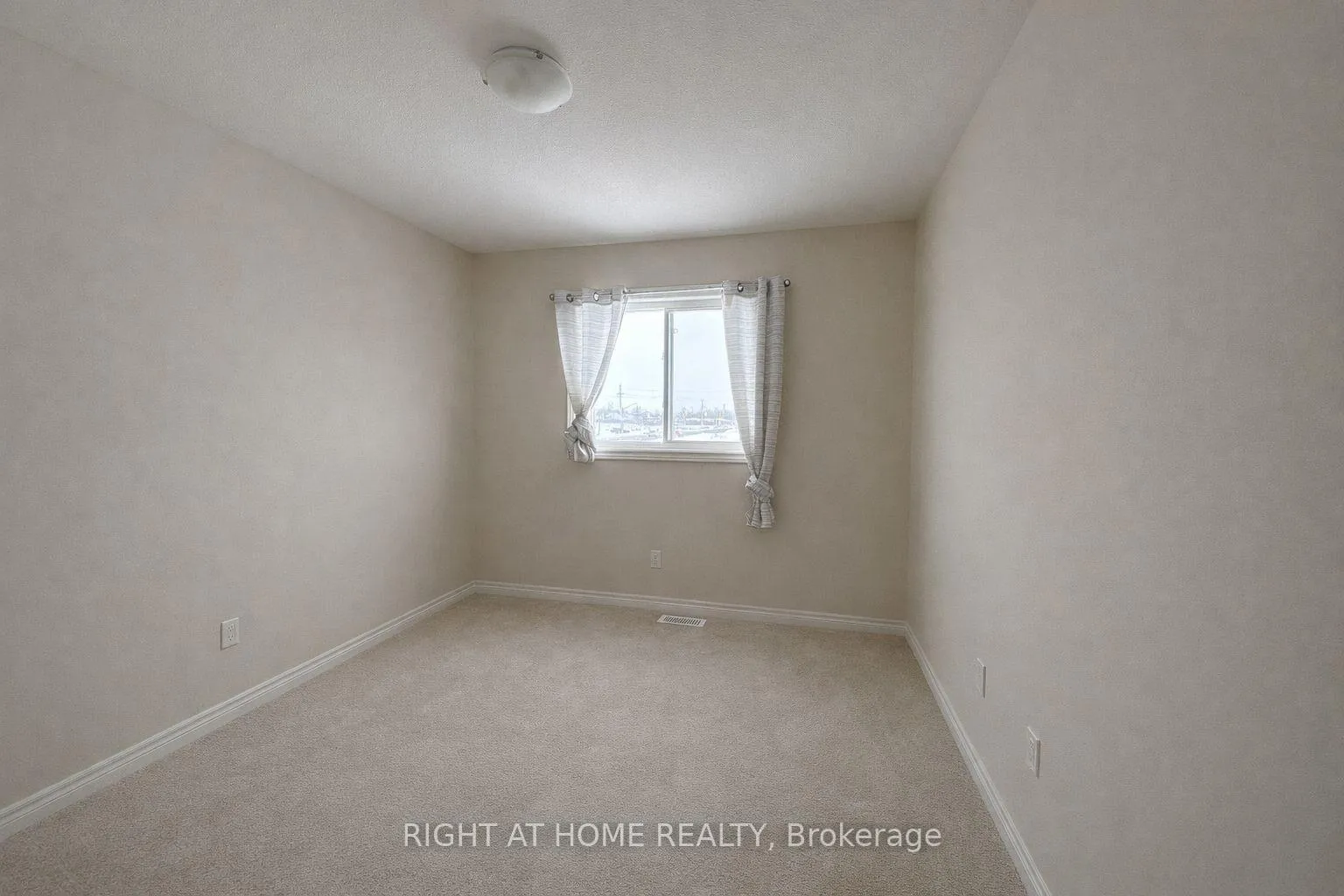 Photo 9 of 661 Julia Drive, Welland, Coyle Creek — HOMEH