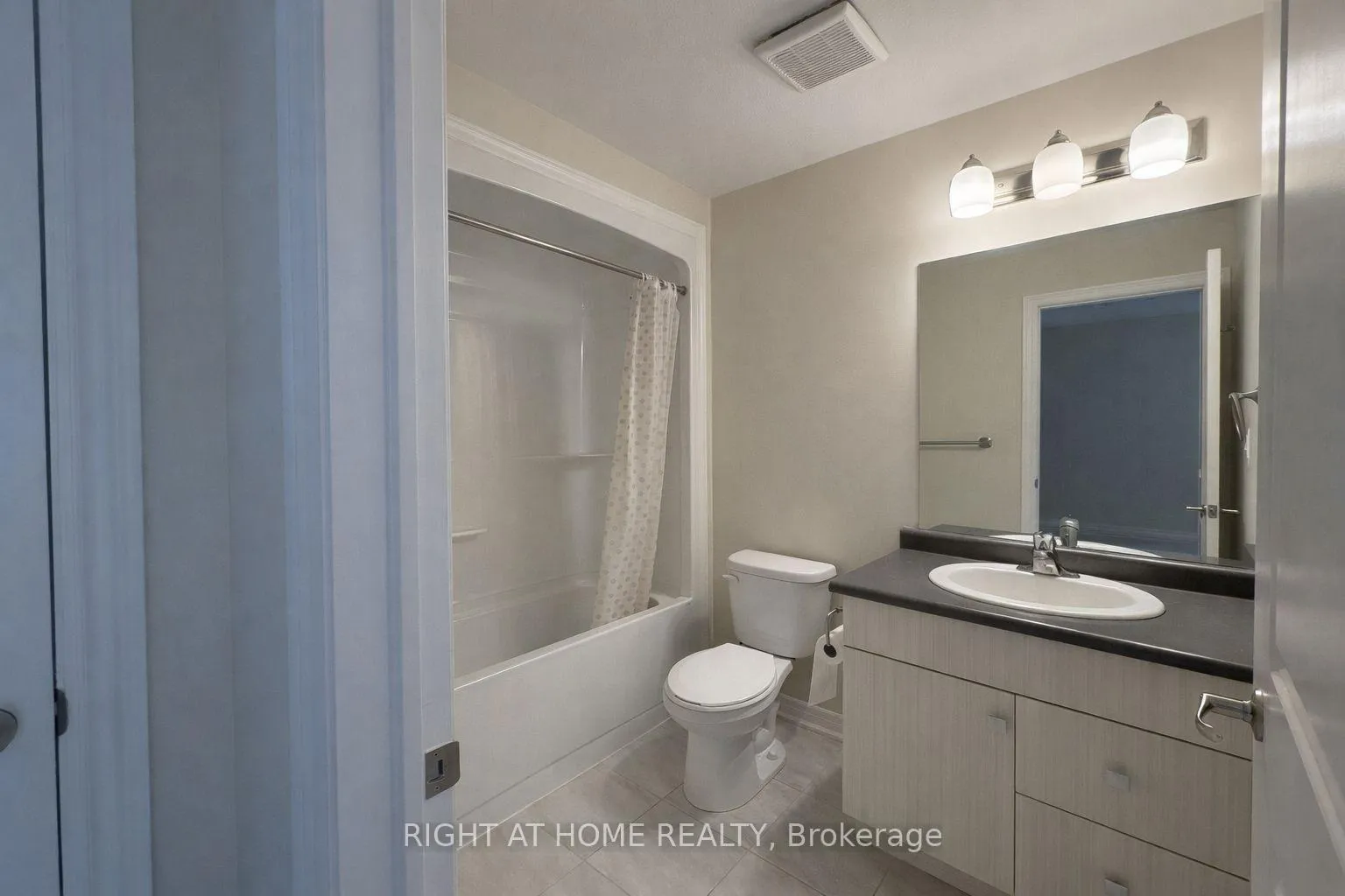 Photo 11 of 661 Julia Drive, Welland, Coyle Creek — HOMEH