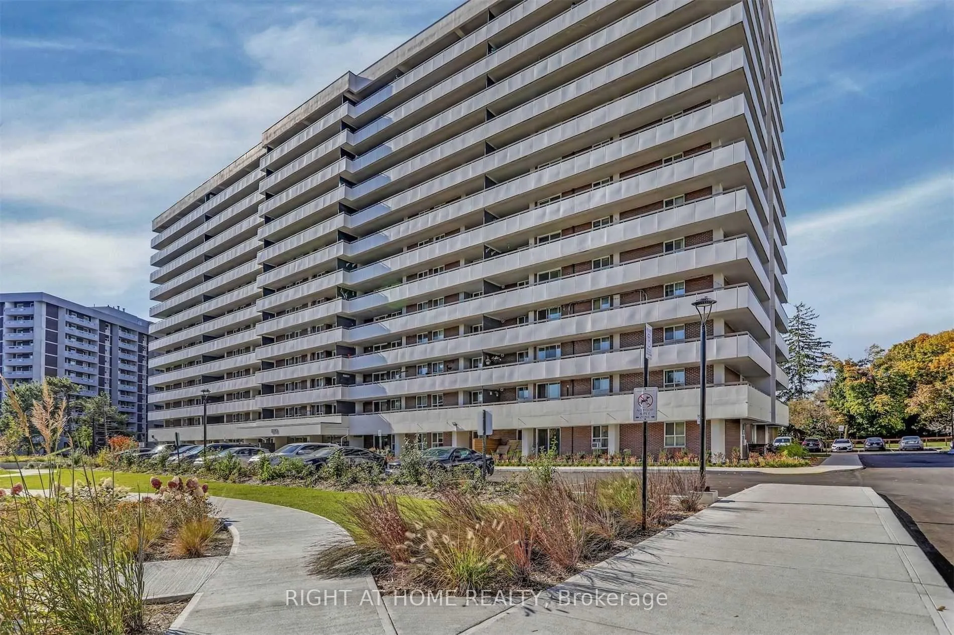 Photo 1 of Unit 710, 80 Inverlochy Boulevard, Markham, Royal Orchard — HOMEH