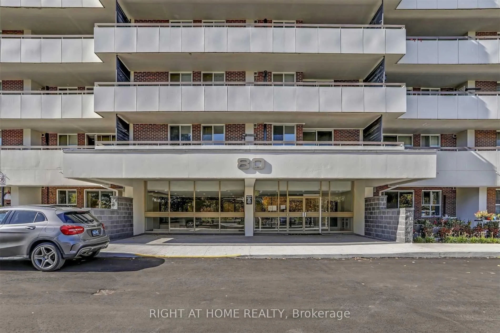 Photo 2 of Unit 710, 80 Inverlochy Boulevard, Markham, Royal Orchard — HOMEH