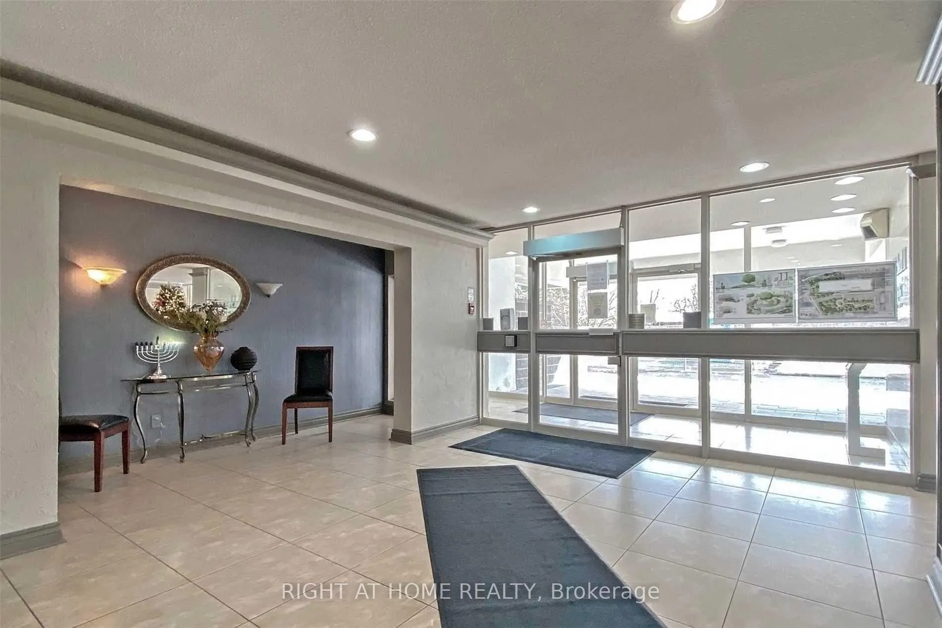 Photo 3 of Unit 710, 80 Inverlochy Boulevard, Markham, Royal Orchard — HOMEH