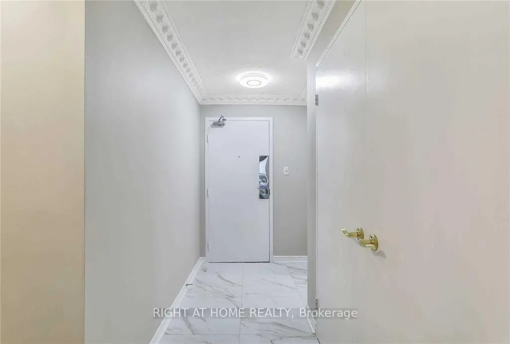 Photo 4 of Unit 710, 80 Inverlochy Boulevard, Markham, Royal Orchard — HOMEH