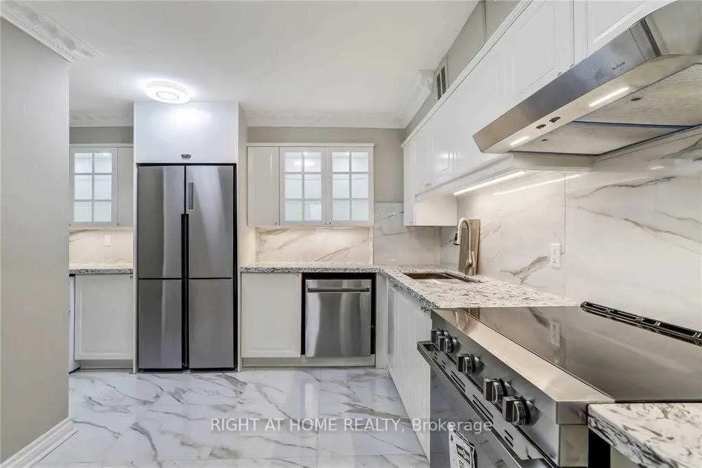 Photo 11 of Unit 710, 80 Inverlochy Boulevard, Markham, Royal Orchard — HOMEH
