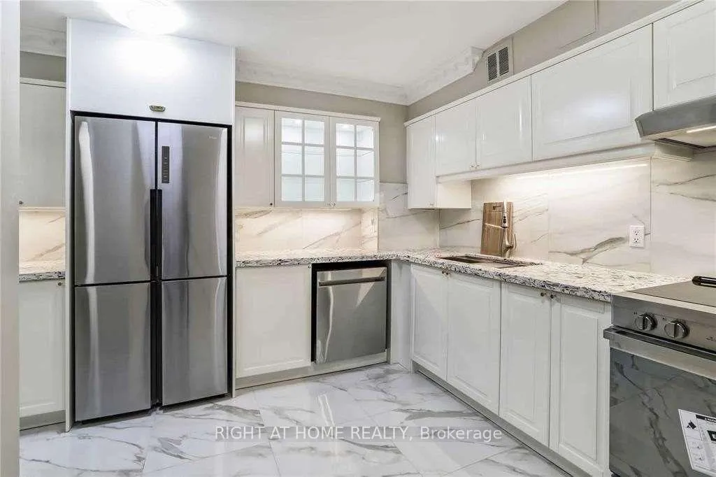 Photo 13 of Unit 710, 80 Inverlochy Boulevard, Markham, Royal Orchard — HOMEH