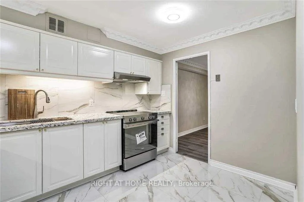 Photo 14 of Unit 710, 80 Inverlochy Boulevard, Markham, Royal Orchard — HOMEH