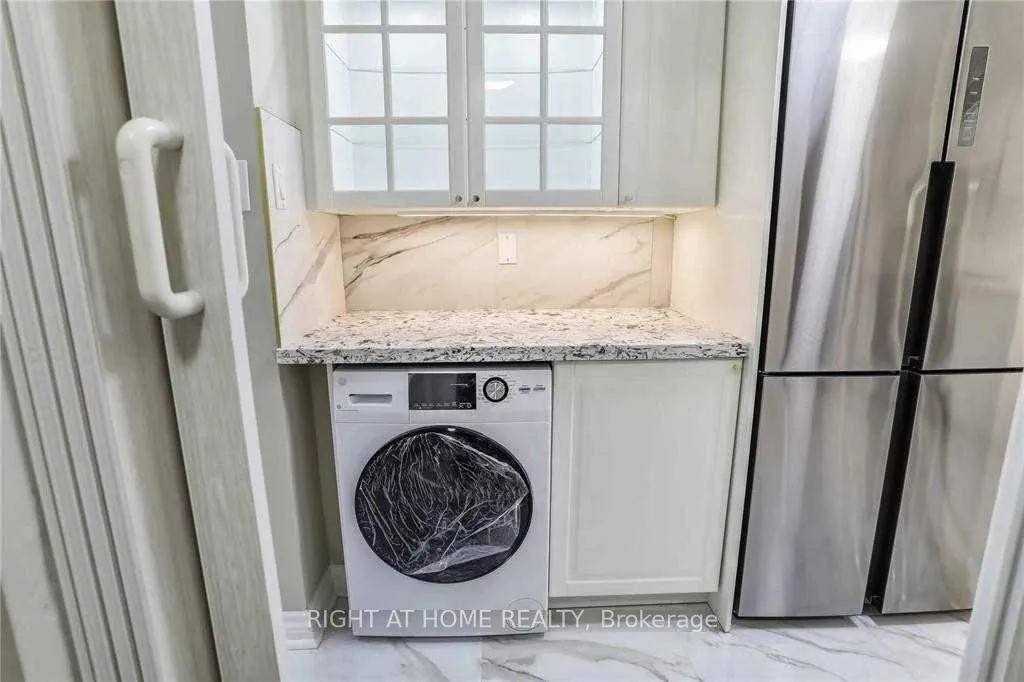 Photo 15 of Unit 710, 80 Inverlochy Boulevard, Markham, Royal Orchard — HOMEH