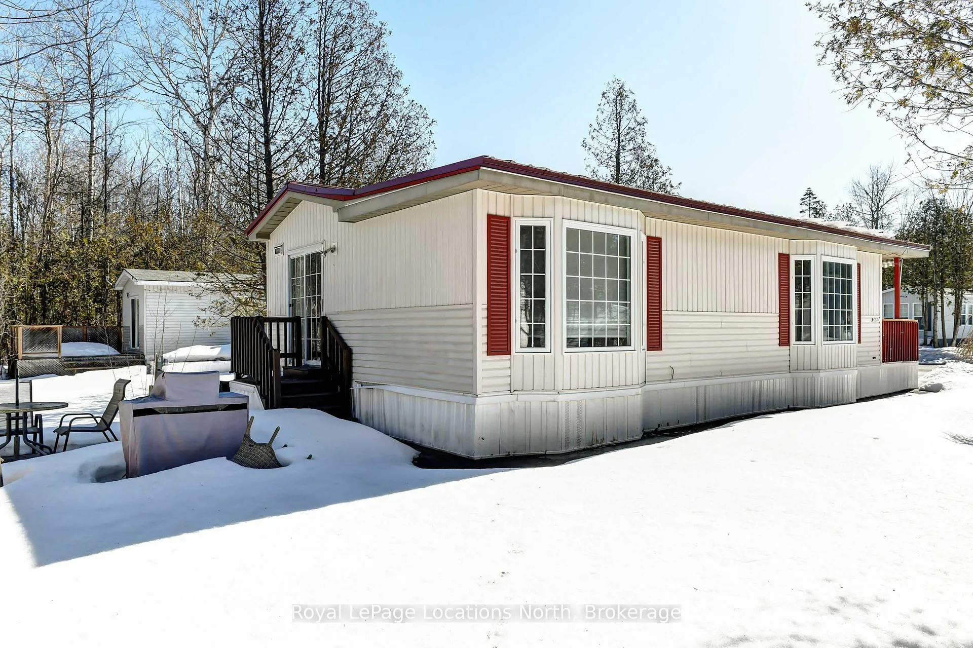 Photo 4 of 22 Prince Charles Avenue, Barrie, Little Lake — HOMEH