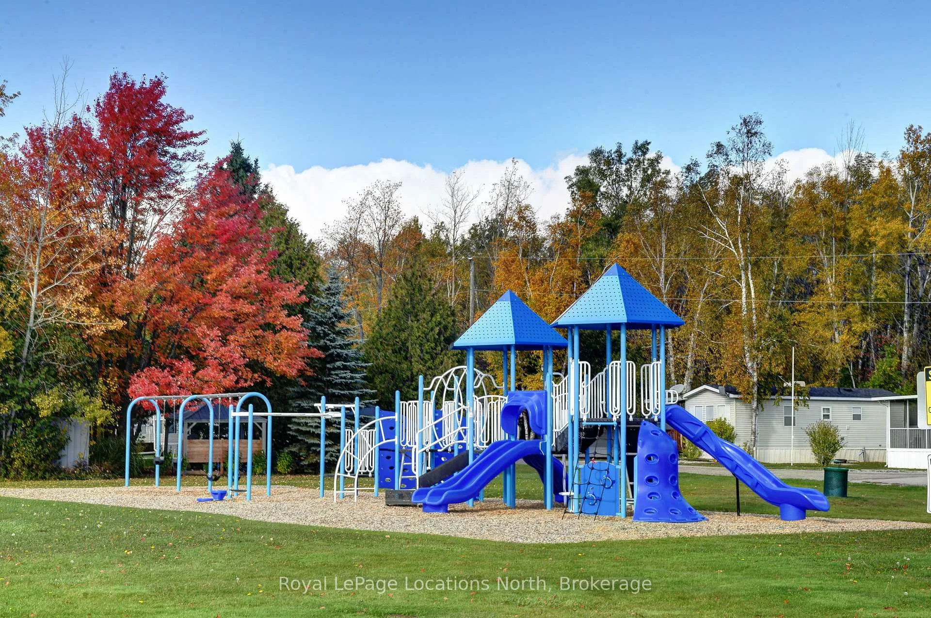 Photo 13 of 22 Prince Charles Avenue, Barrie, Little Lake — HOMEH