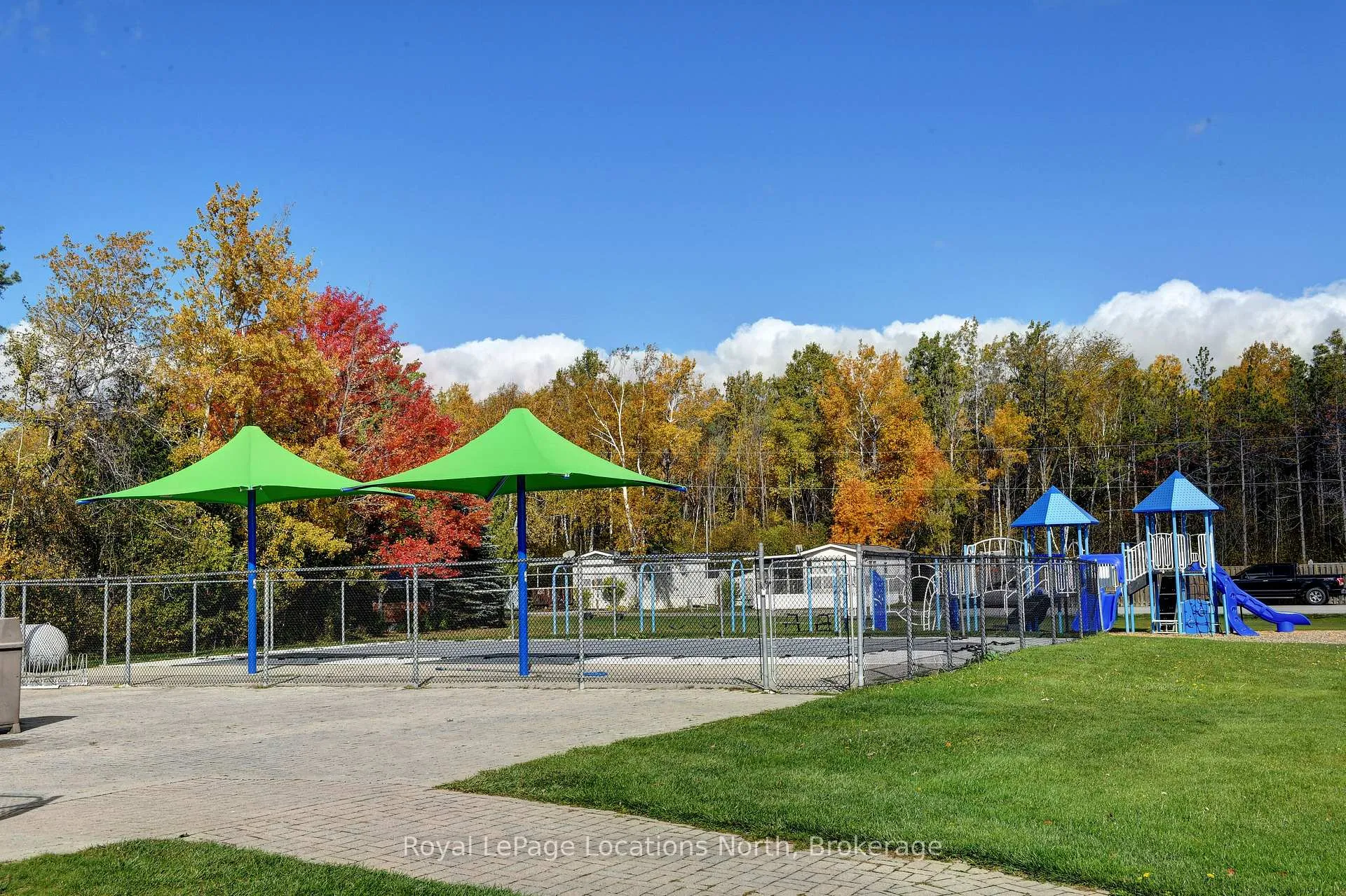 Photo 14 of 22 Prince Charles Avenue, Barrie, Little Lake — HOMEH