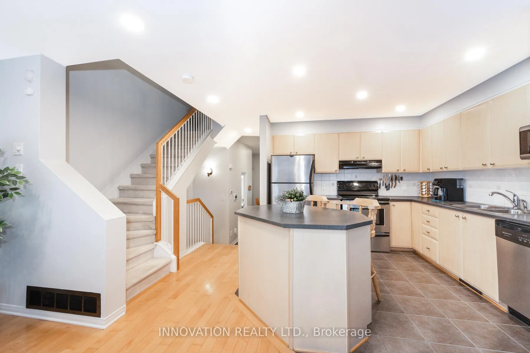 Photo 10 of Unit 106, 335 Hillsboro Private, Ottawa, Kanata - Emerald Meadows/Trailwest — HOMEH